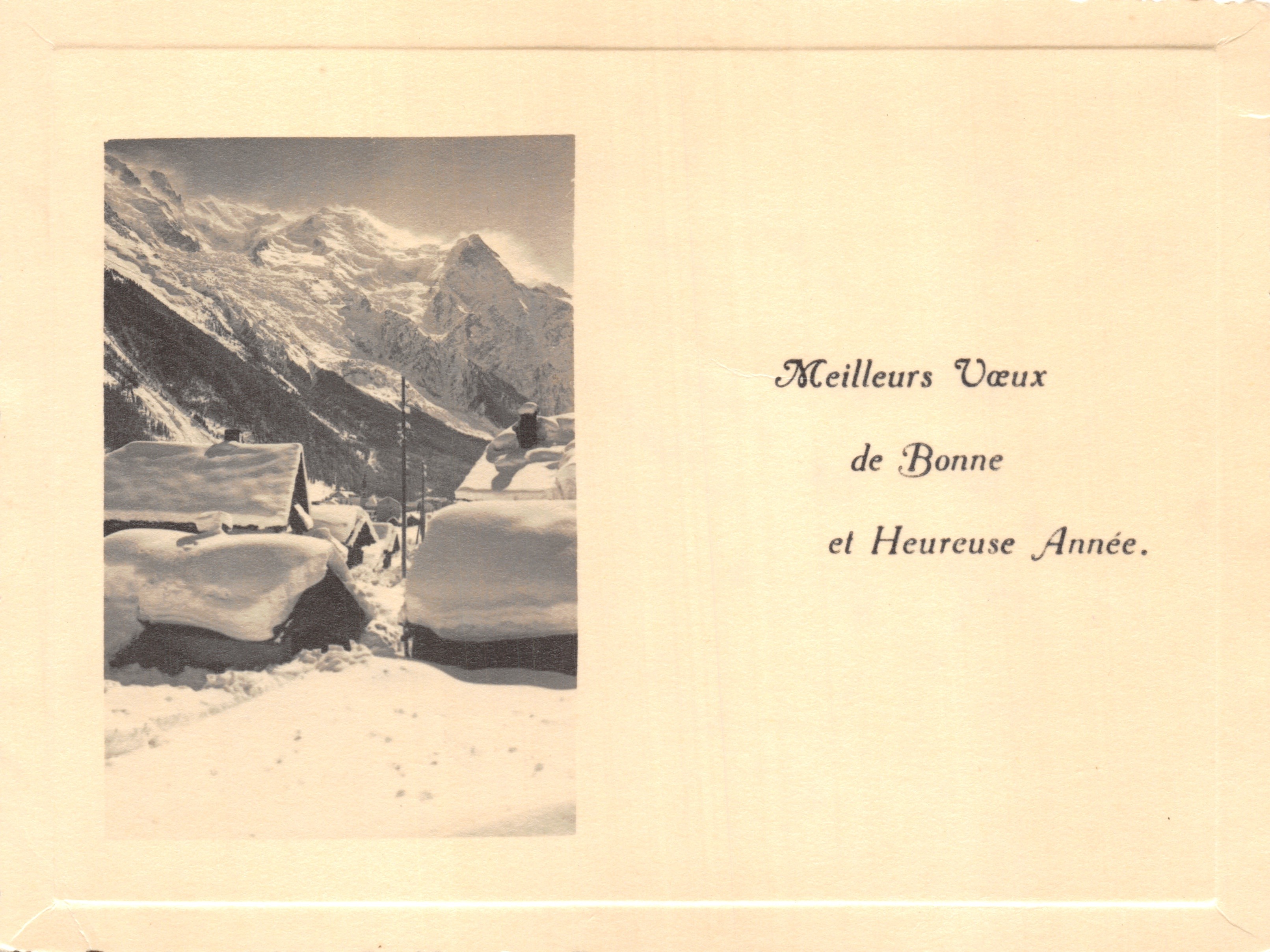 Mont Blanc — sneeuwdekte dorp — uitgever niet zichtbaar