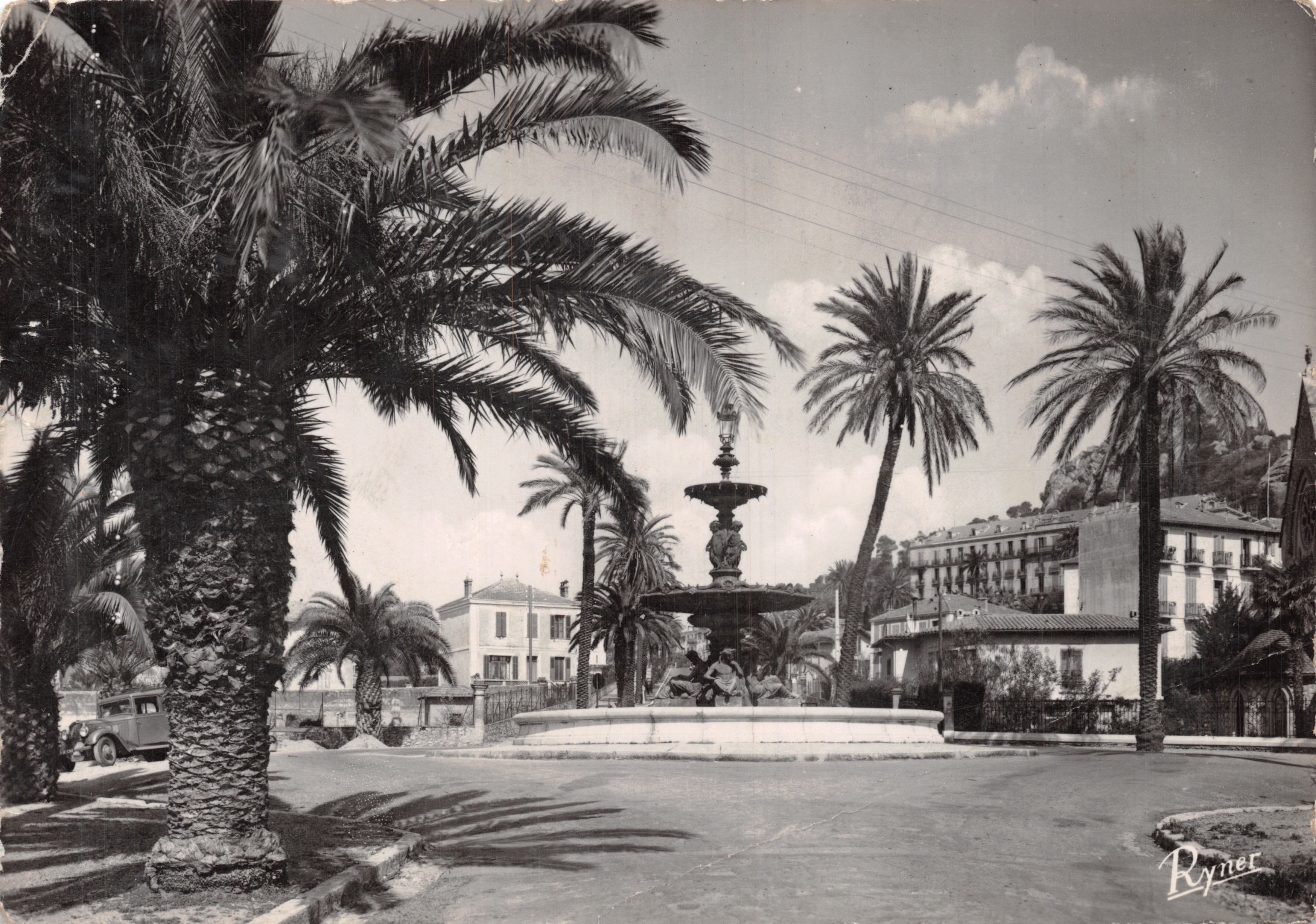 Hyères-les-Palmiers — Fontaine de l'Avenue Godillot — editore Ryner