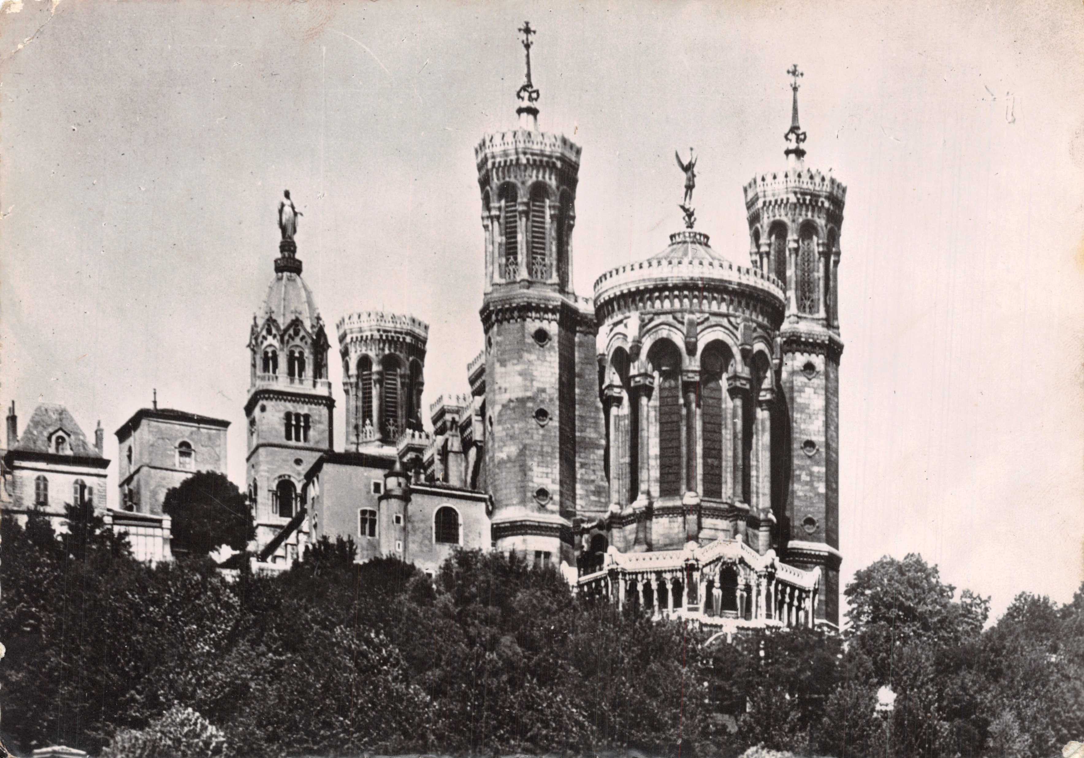 De torens van Notre-Dame de Fourvière — Lyon — uitgever CENDARD