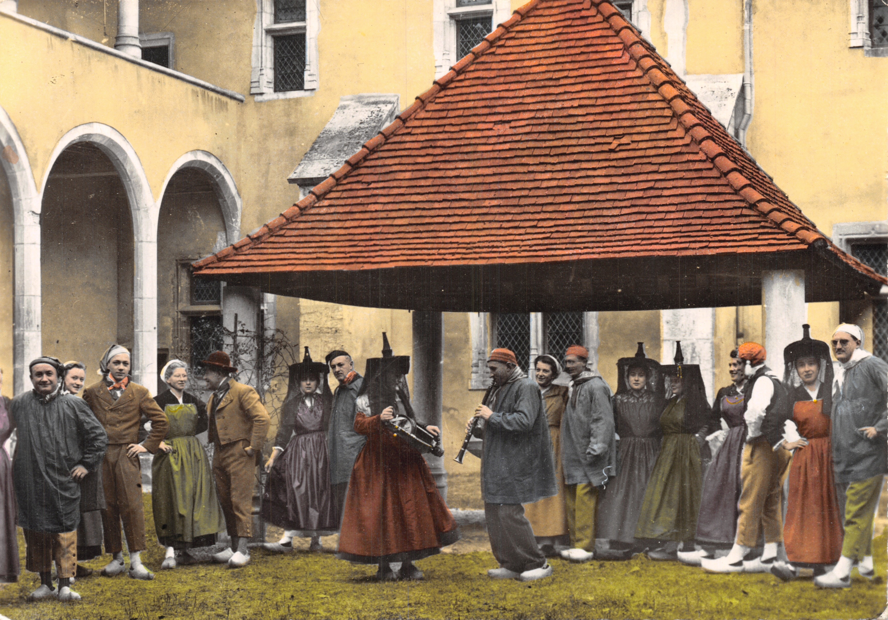 La polca perforada — Escena folclórica bajo un quiosco en Bresse — Éditions Alain, Lyon