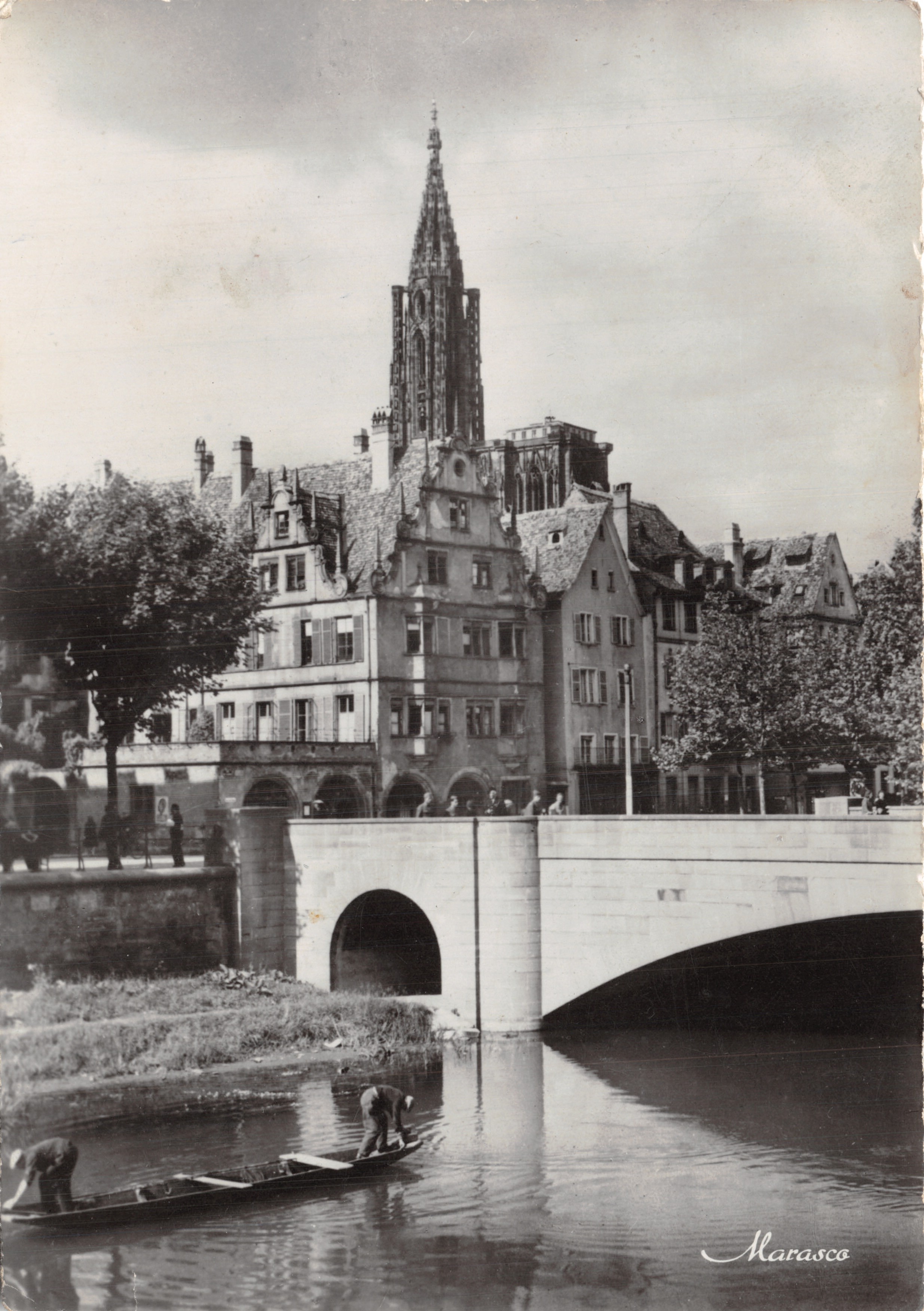 Estrasburgo — vista de la catedral y del puente — editor Marasco