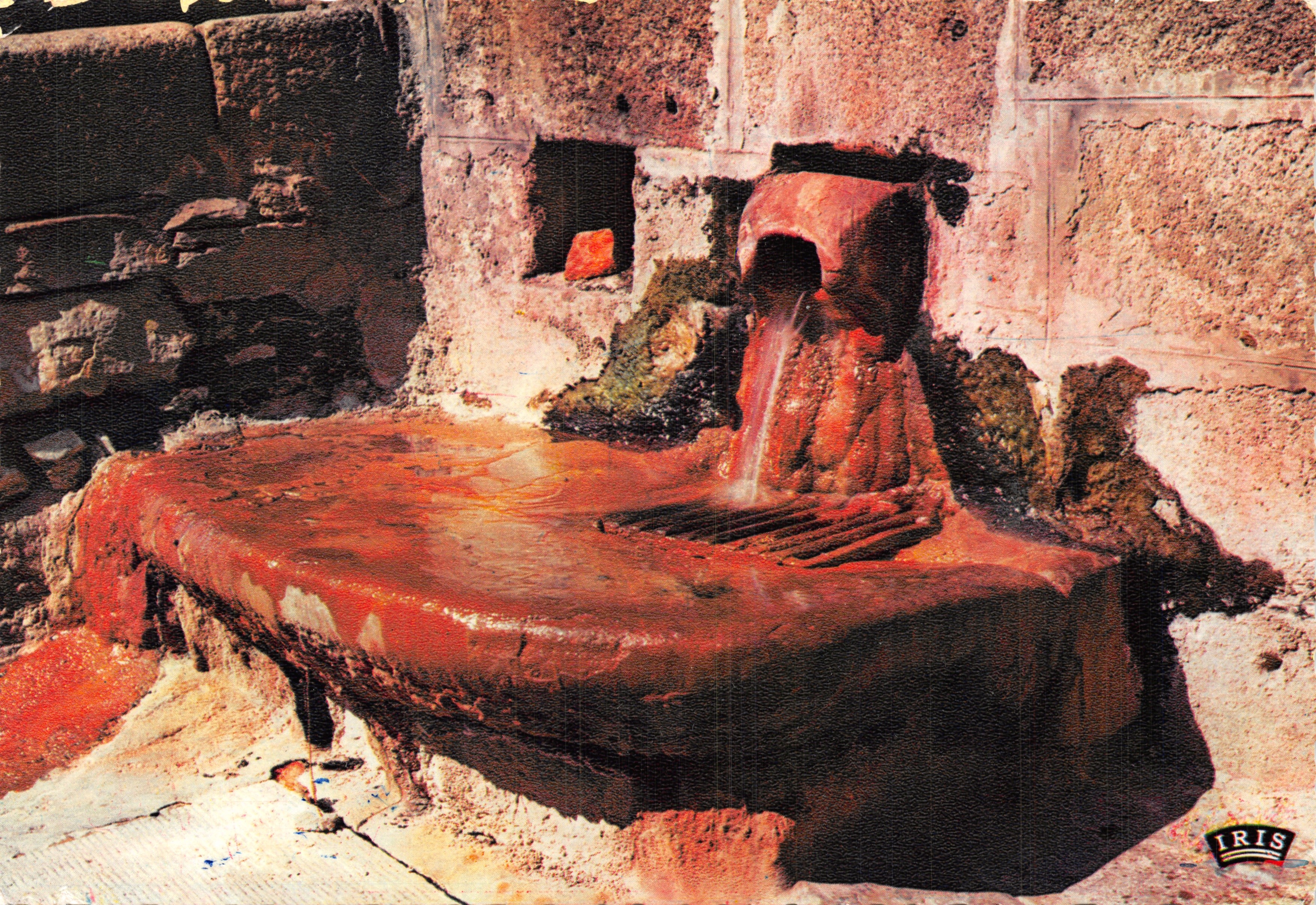 Fuente termal en Chaudes-Aigues — editor IRIS