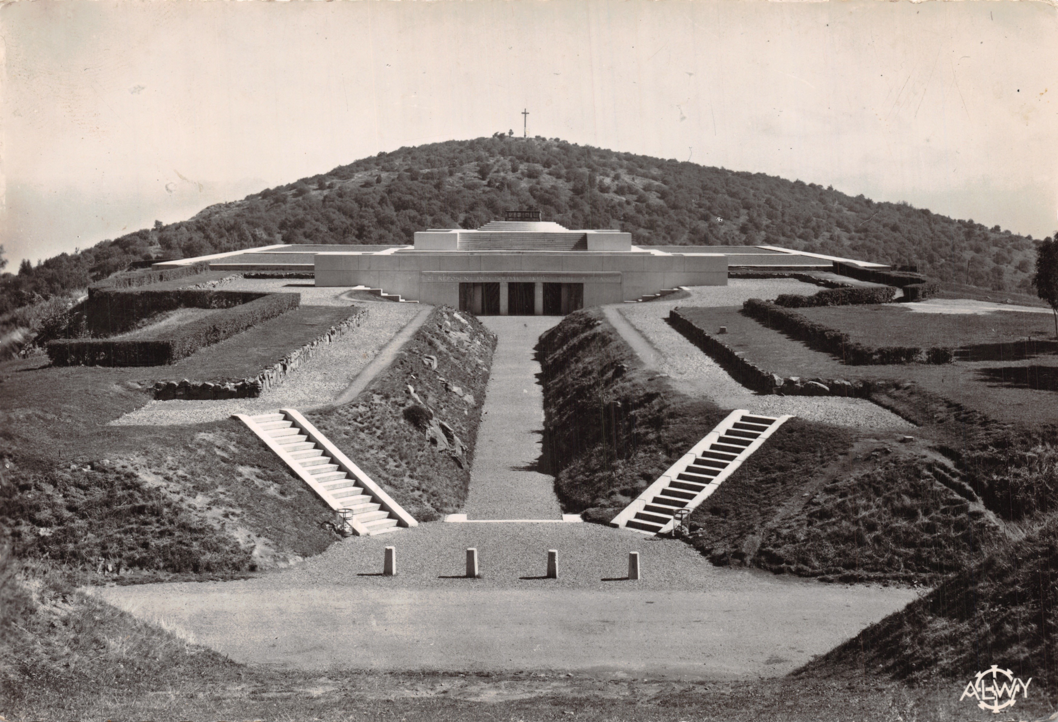 Old Armand — vista general del monumento en la montaña — editor A. WYSS
