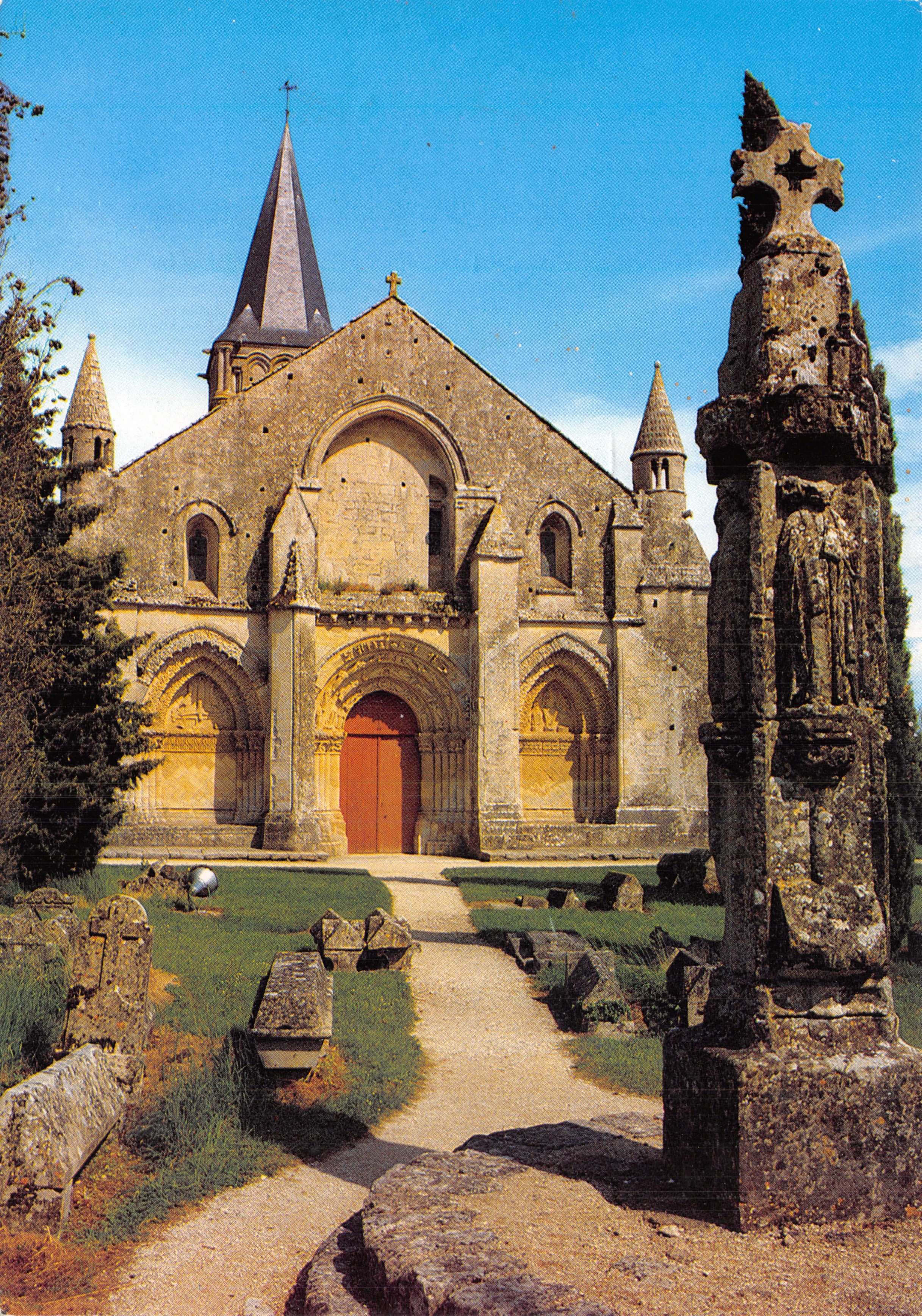 Aulnay-de-Saintonge — Église Sainte-Pierre de la Tour, façade ouest et croix hosannière — Éditeur ARTAUD Frères