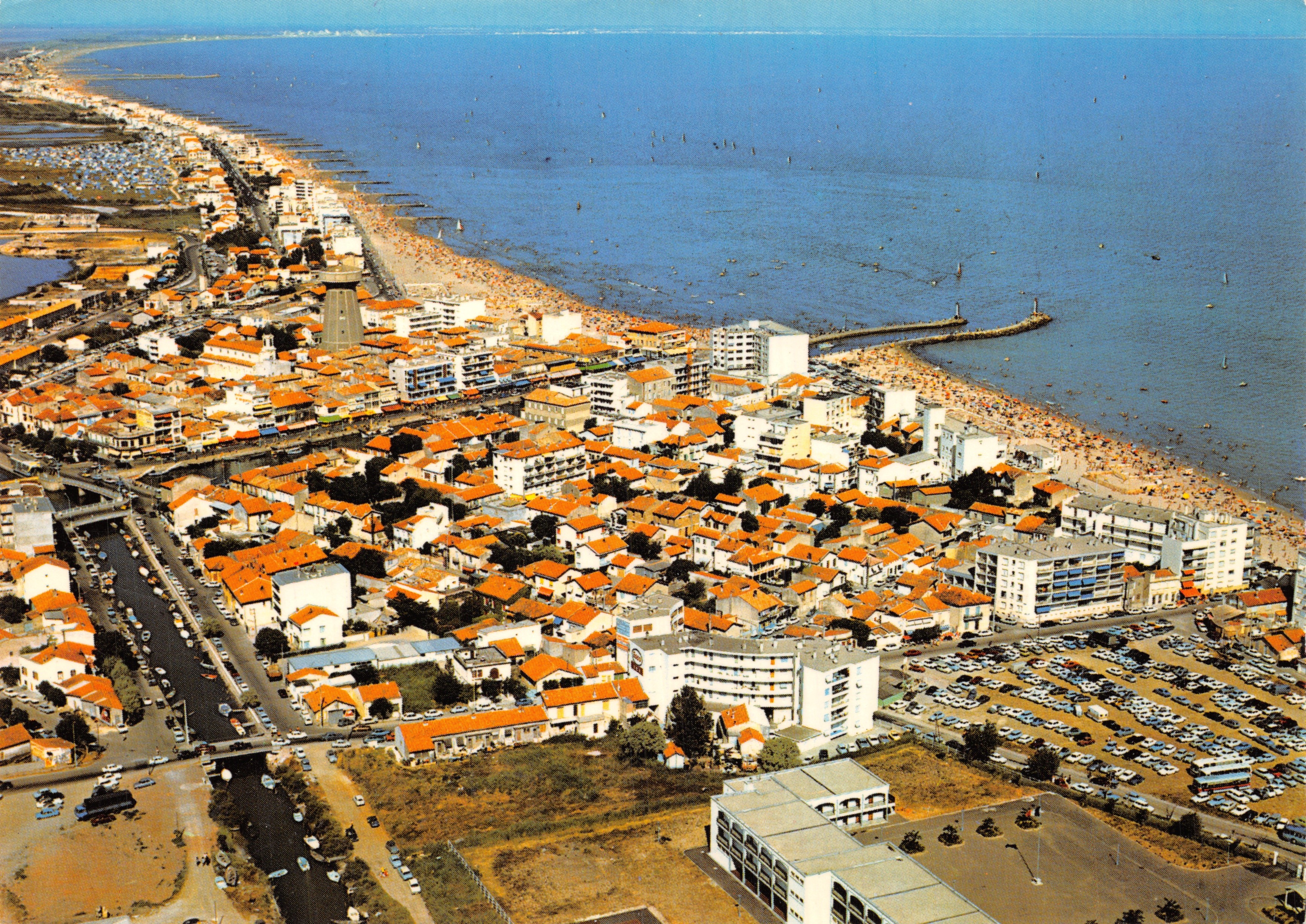 Palavas-les-Flots — vista aérea de la ciudad con su nuevo casino — Éditions Lyon-Villeurbanne