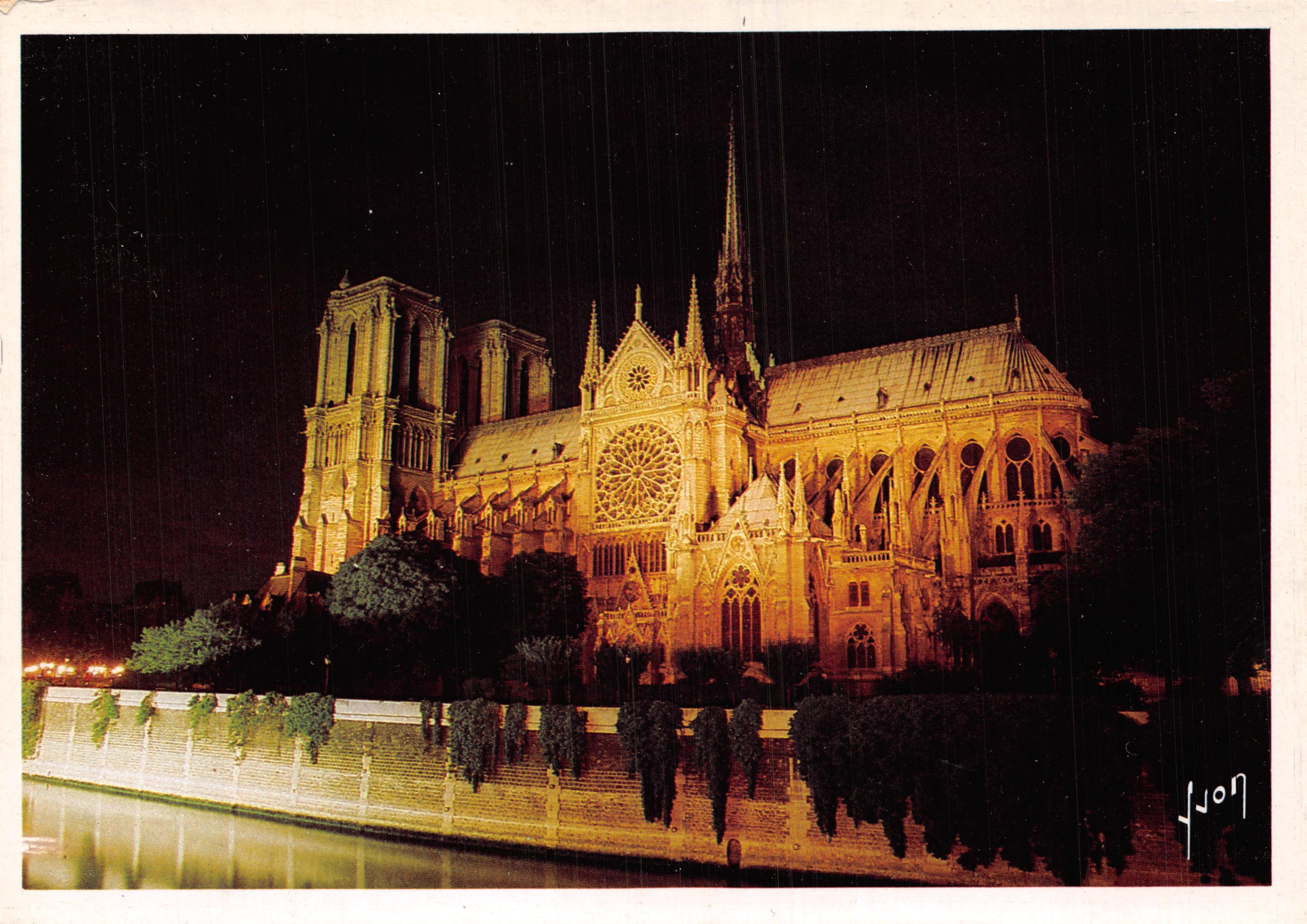 Notre-Dame de Paris — vue nocturne éclairée — Éditions Yvon