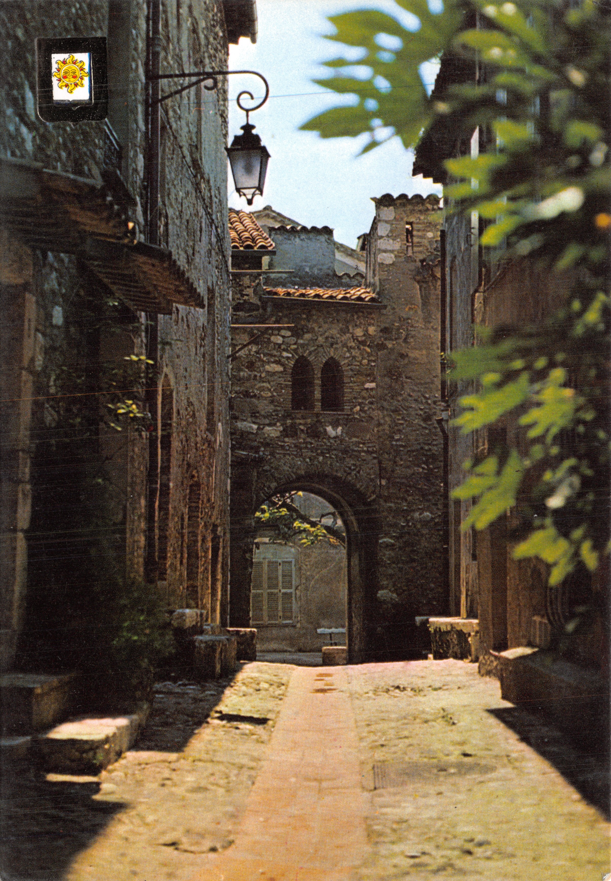 Ruelle pittoresque — passage sous arcade en pierre — Éditions d'Art ALTARI, N° 5419