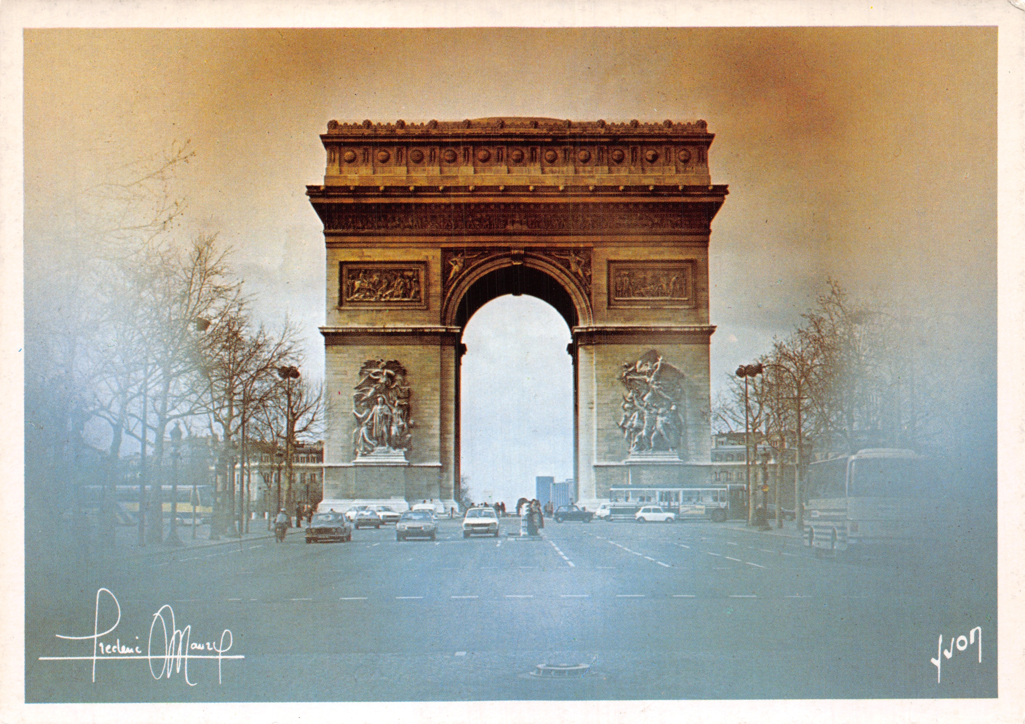 Arc de Triomphe — voorzijde met verkeer — uitgever Yvon