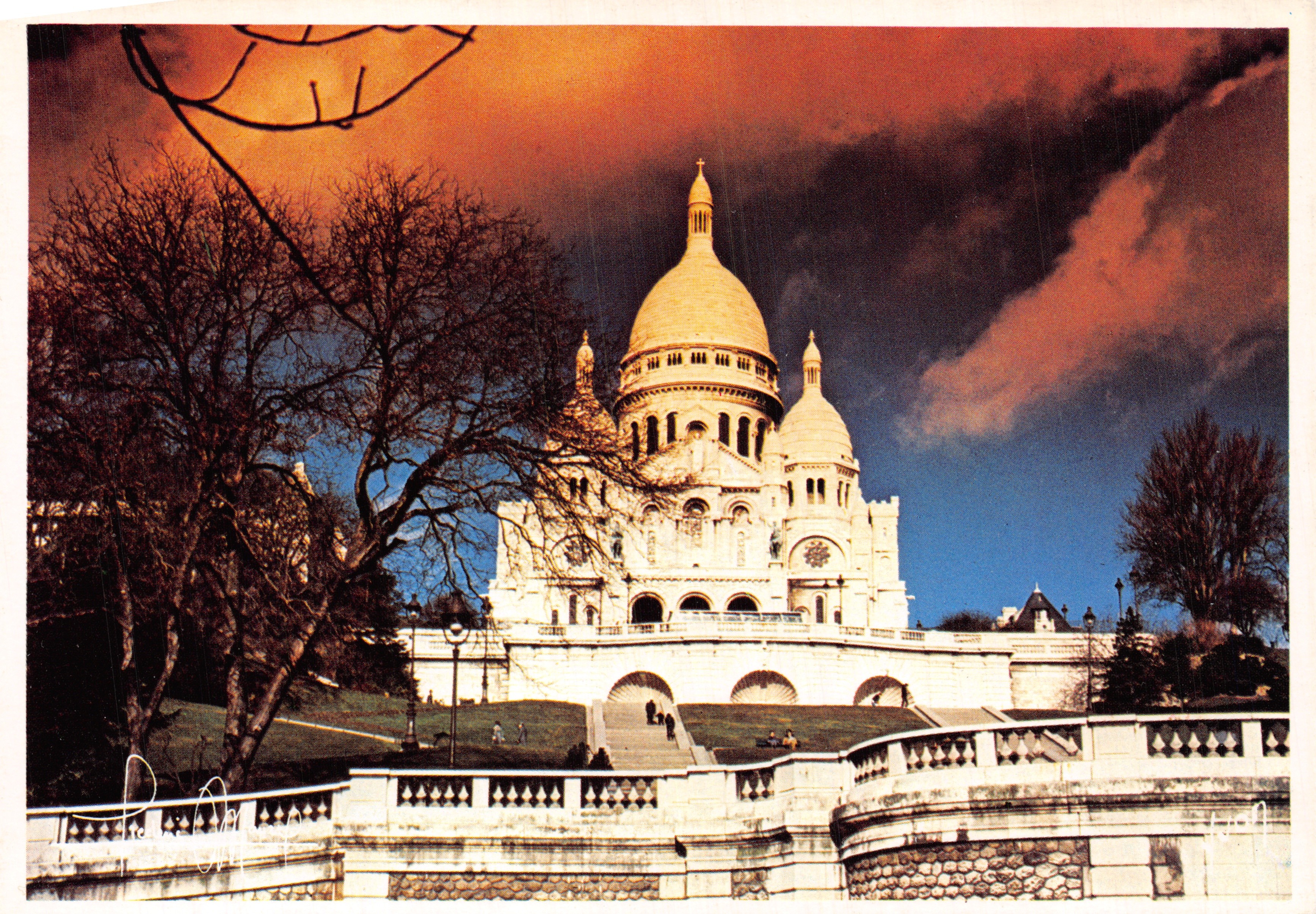 Sacre-Cœur de Montmartre — vue panoramique avec ciel coloré — Éditions d'art Yvon