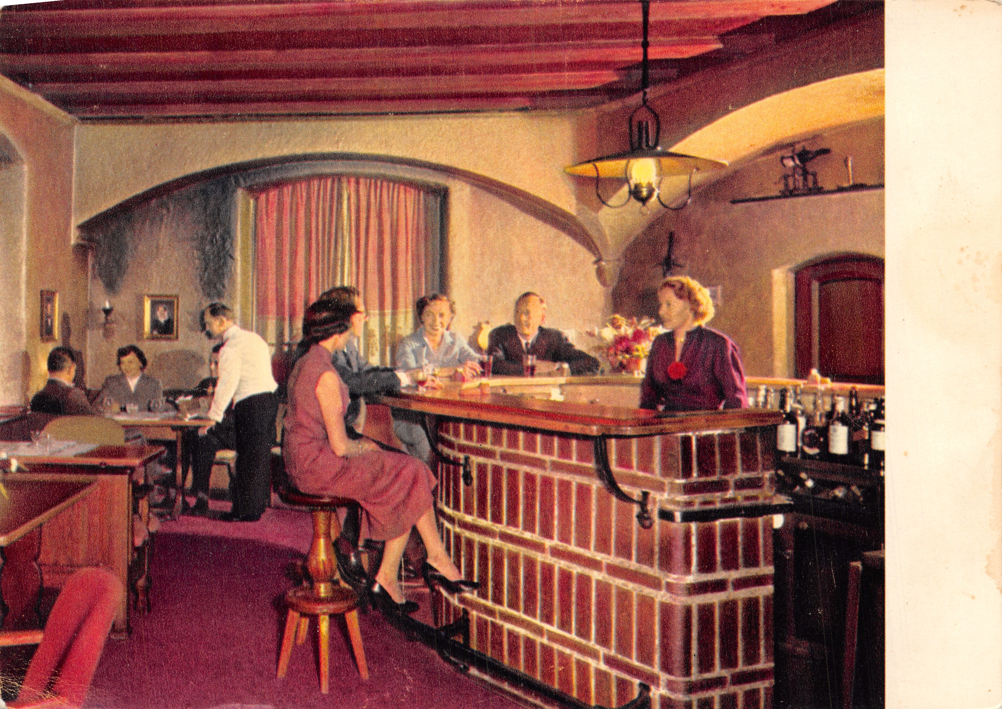 Bar bij het Hotel Schweizerhof — interieur met bakstenen bar en klanten — uitgever BÜCHLER & CO. BERN
