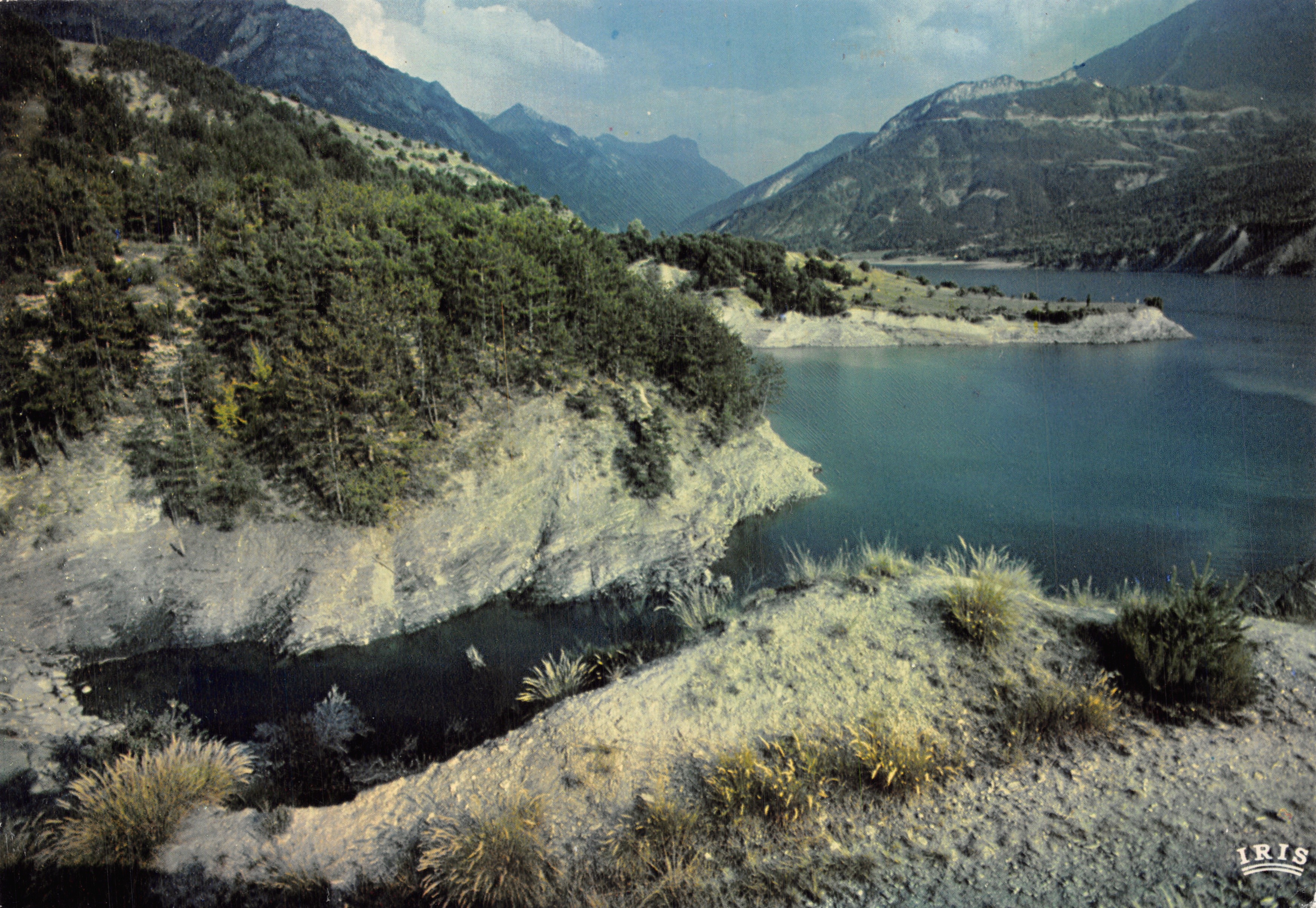 Lago di Serre-Ponçon — vista panoramica — editore IRIS
