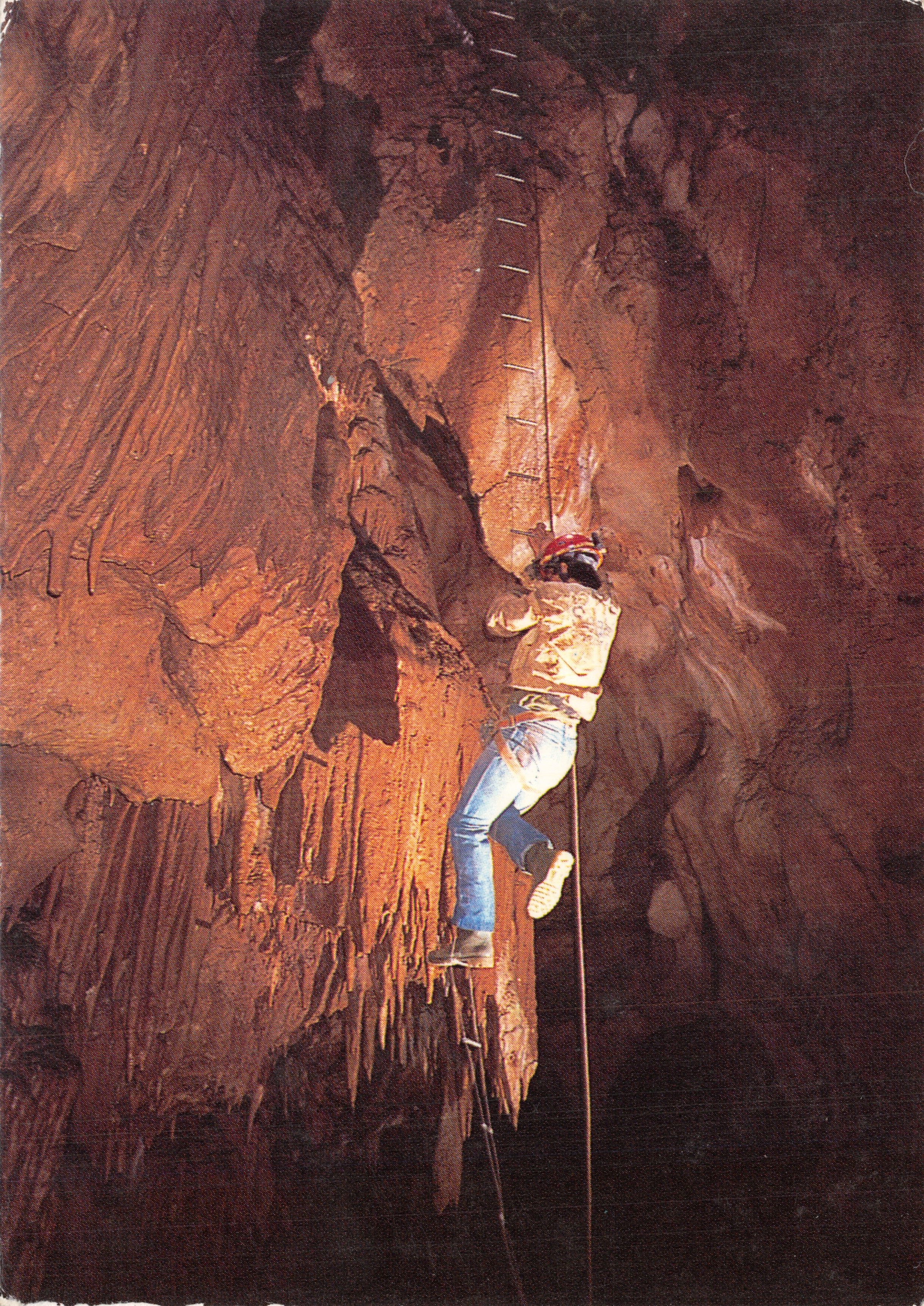 Descenso al Infierno — escena de descenso con cuerdas en una cueva — asphodèle EDITION, CD-19