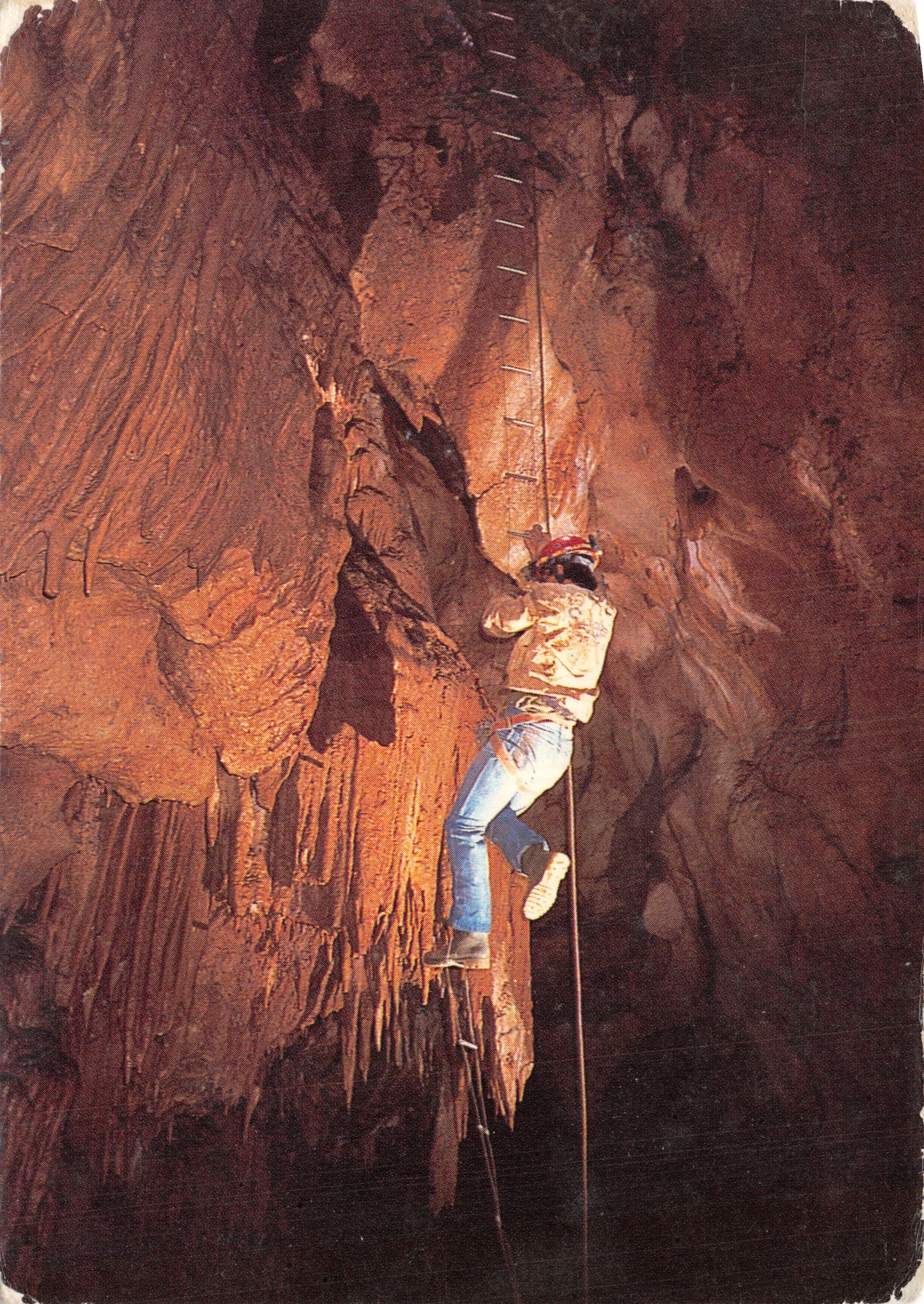 Descenso al Infierno — escena de descenso con cuerdas en una cueva rojiza — editor Asphodèle, n.º CD-19