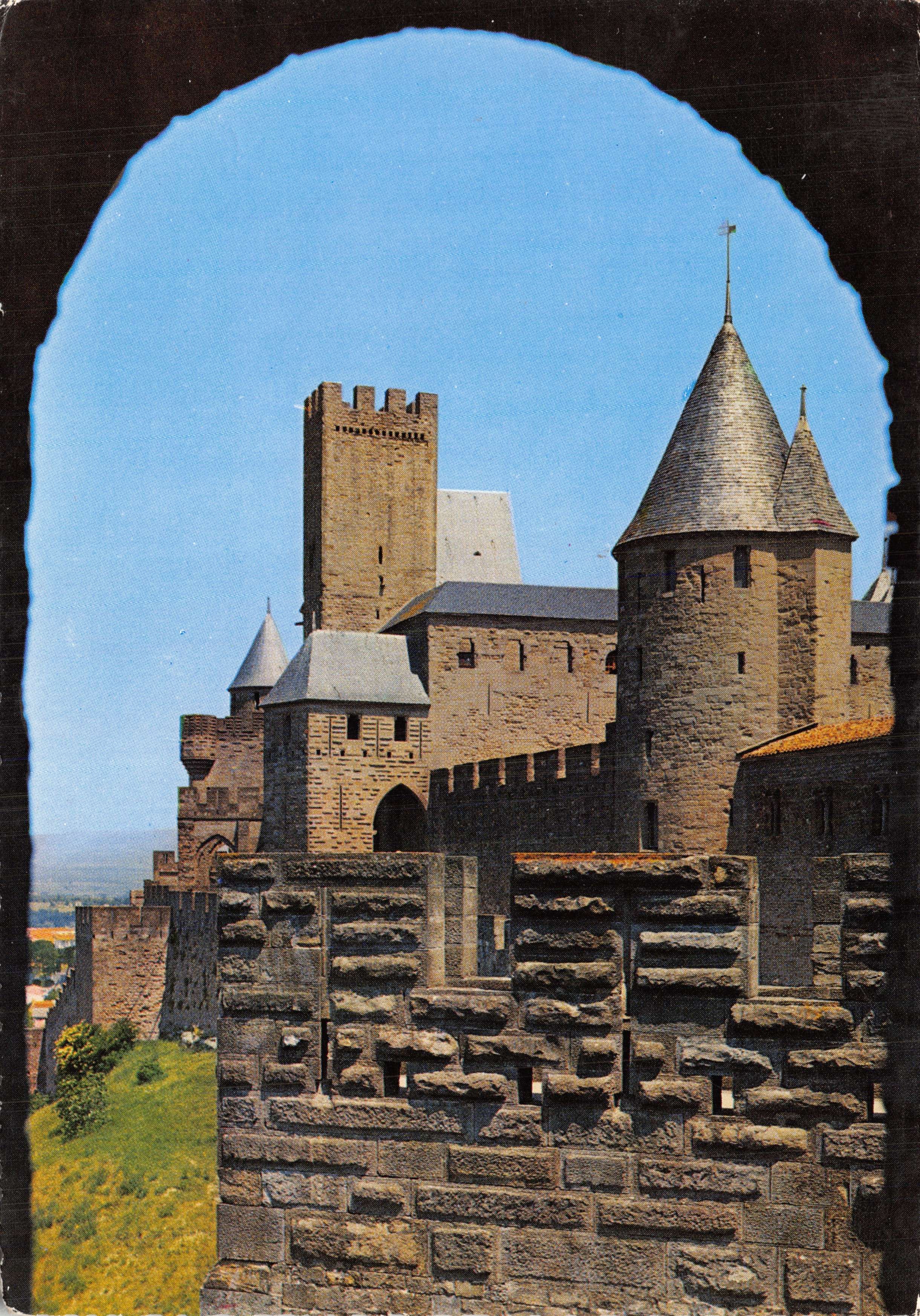 Carcassonne — La Ciudad — Defensa de la Puerta delantero de Aude y el Castillo Comtal — Edición J. LARTIGUE