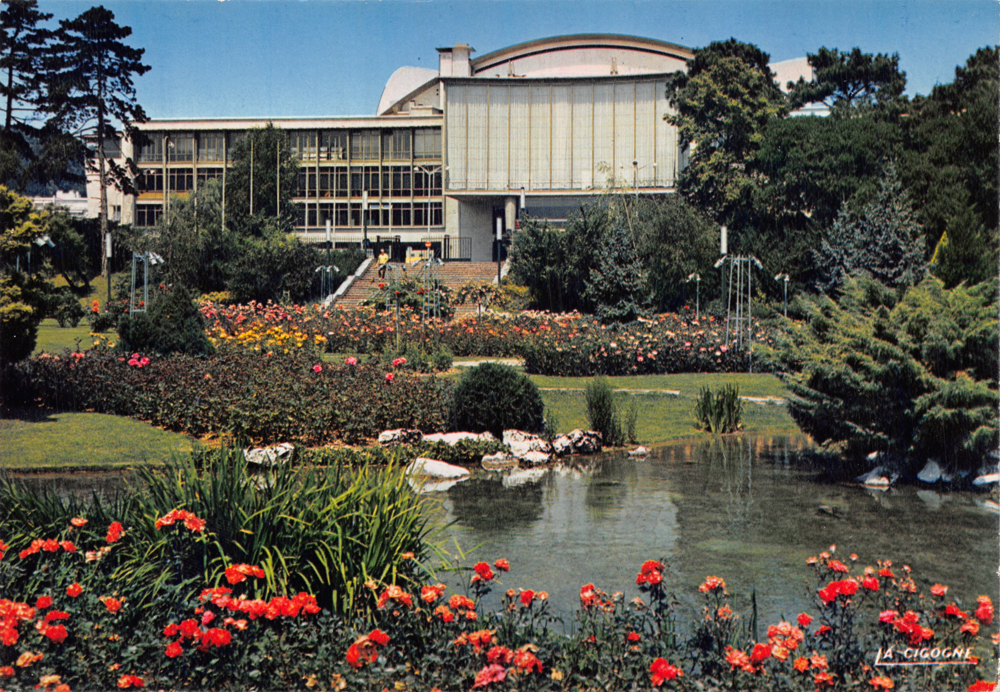 El jardín de rosas del palacio de congresos — Lyon — editor LA CIGOGNE
