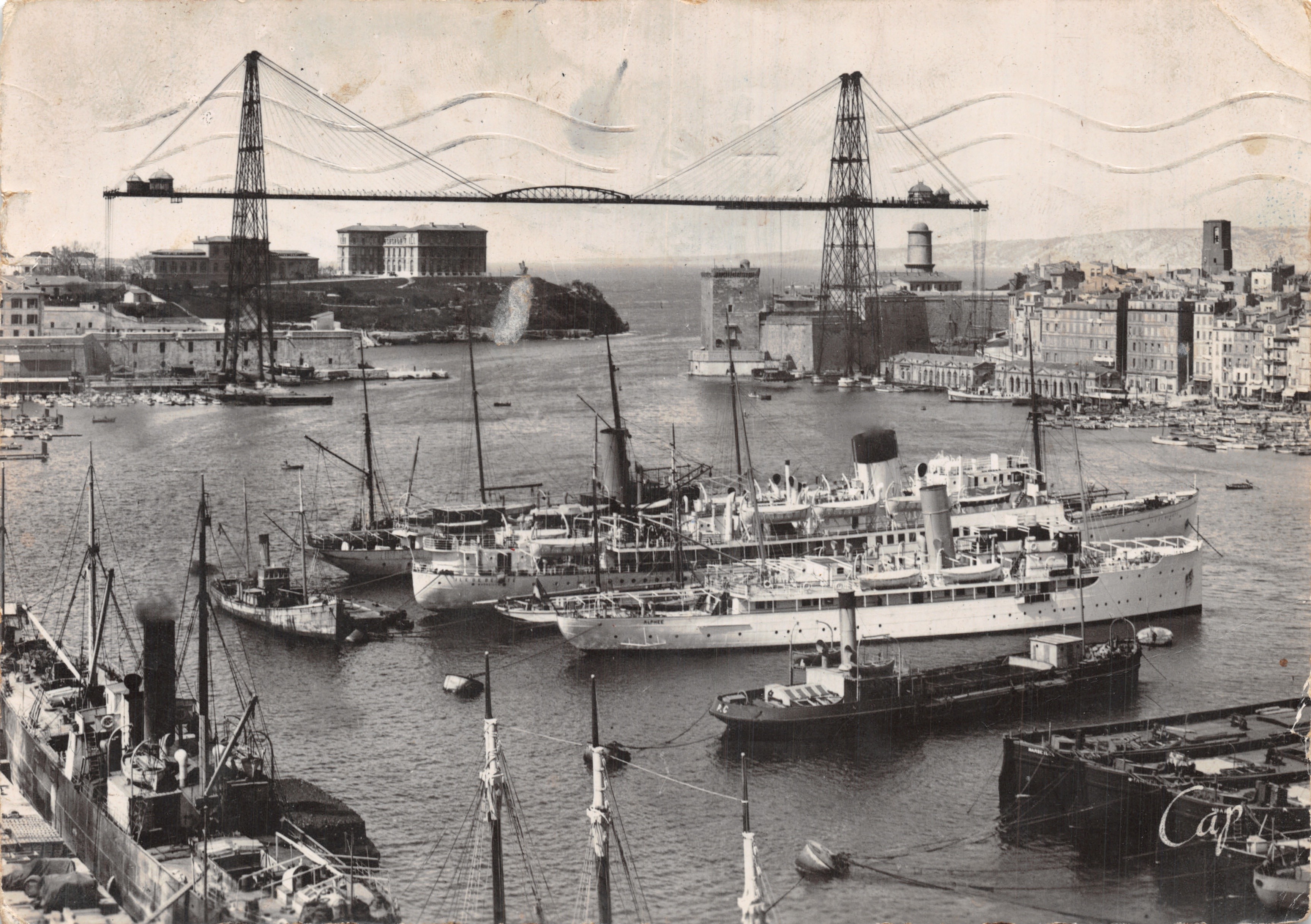 Puerto de Marsella — vista del Puerto Viejo y del puente Transbordeur — editor REAL-PHOTO