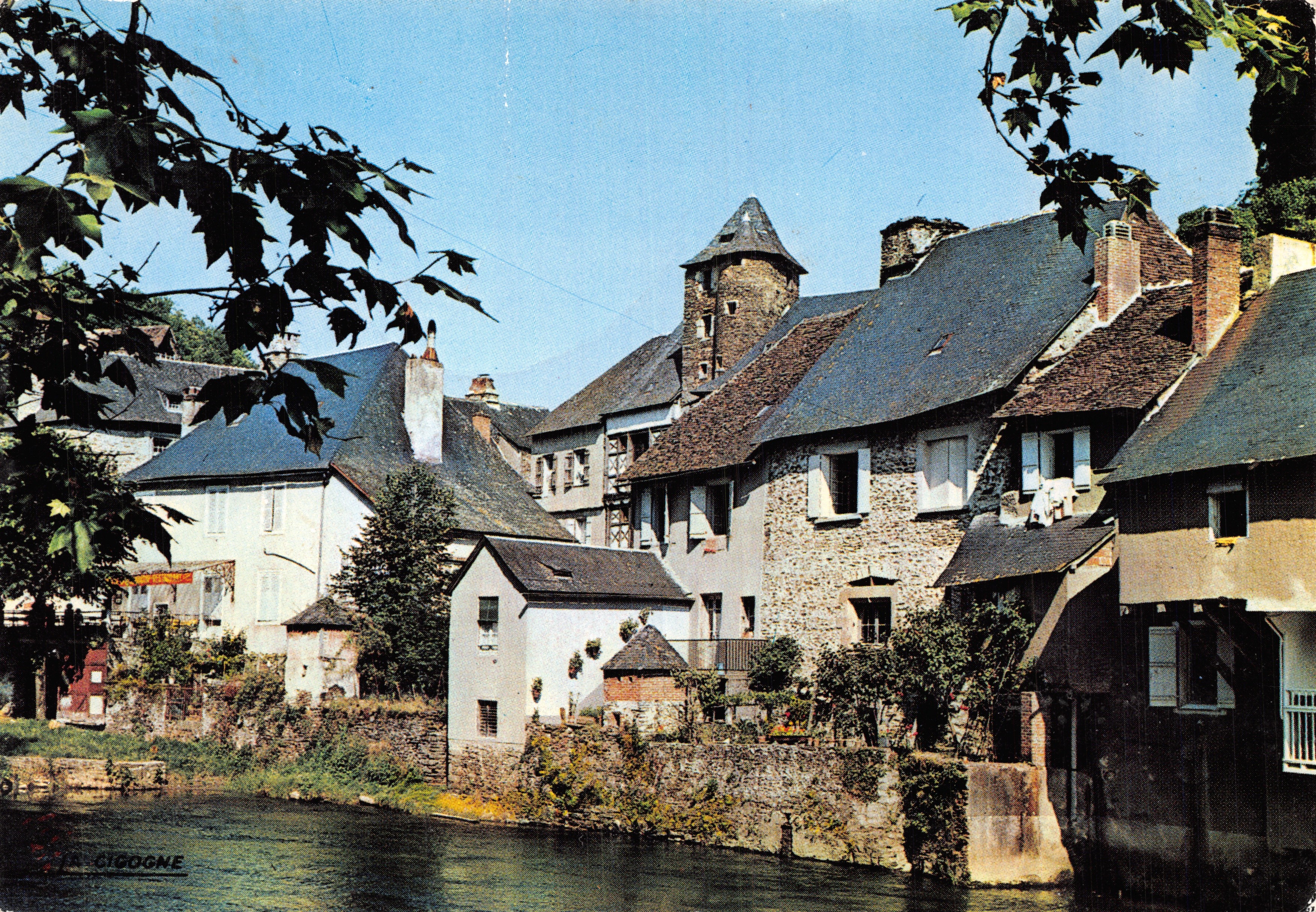 La Gigoigne — case antiche lungo l'Auvézère — Éditions La Corrèze Touristique