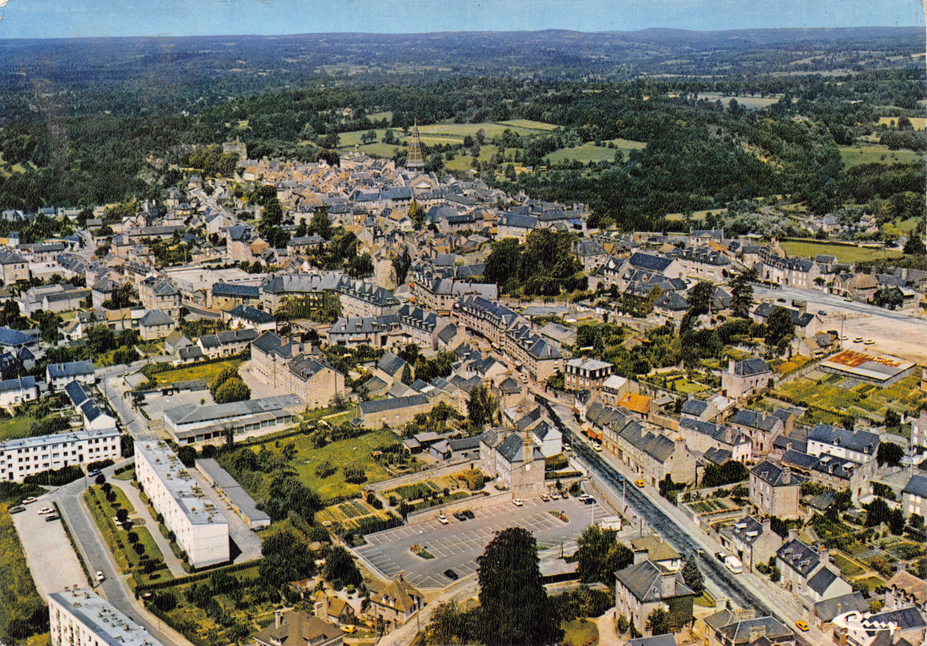 Domfront (Orne) — Vista aerea — Stampa di Repro. Interdit Mâcon