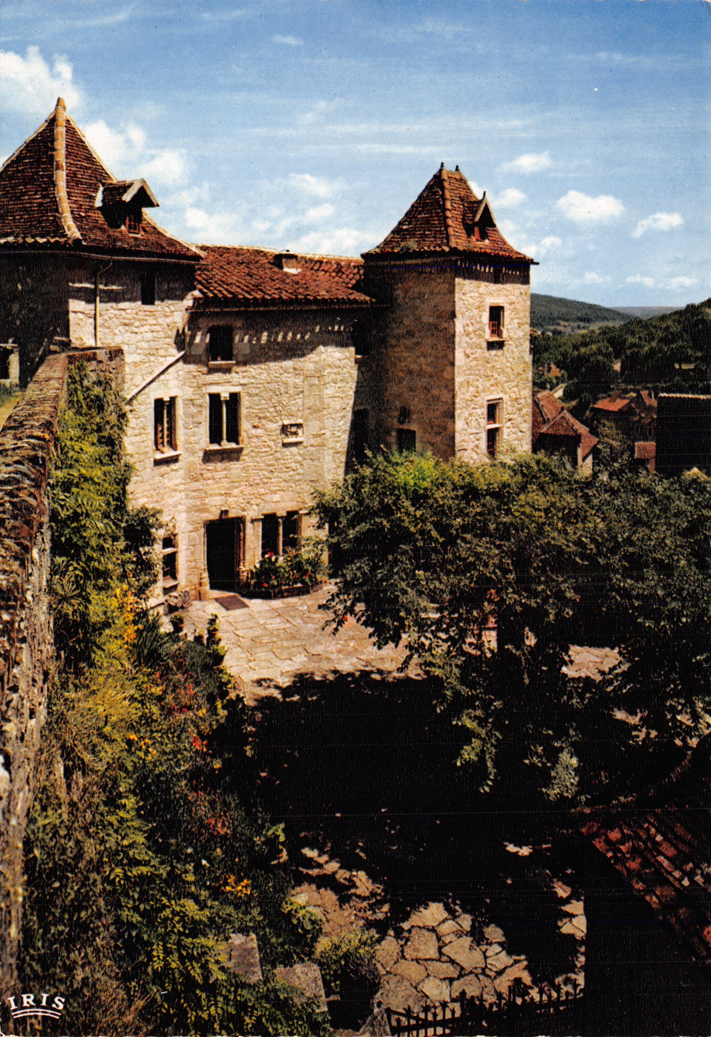 Saint-Cirq-Lapopie — villaggio del XV secolo — editore IRIS