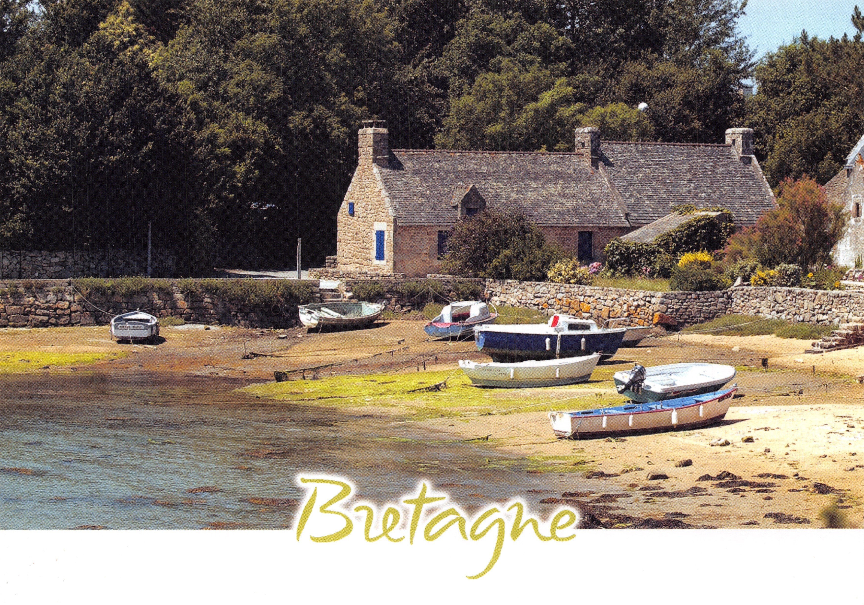 Küstenlandschaft — Steinhaus und Boote am Wasser — Éditions Couleurs de Bretagne, n° 902223