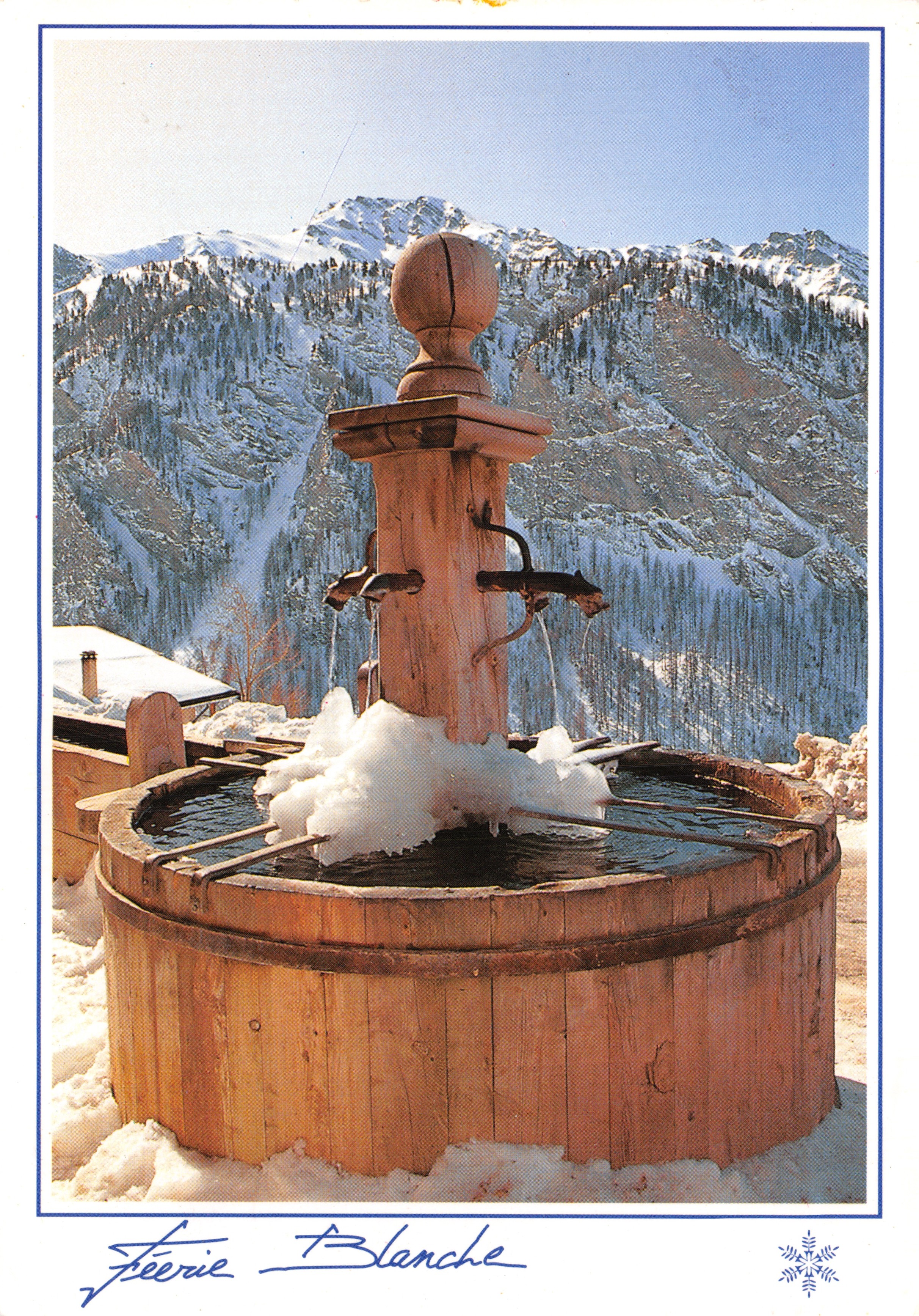 Fontana in legno a Feerie Blanche — editore Editions CELLARD