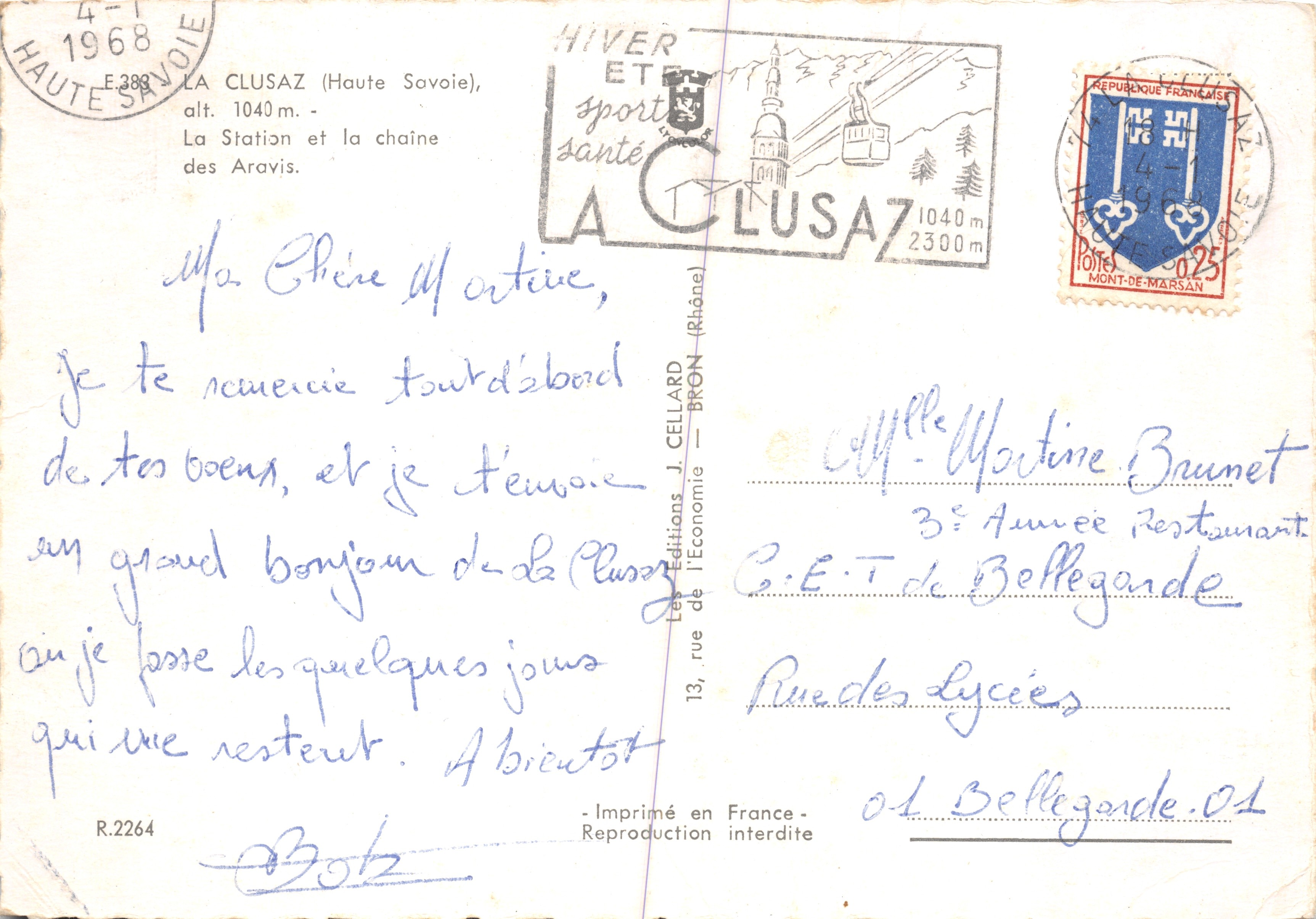 La Clusaz (Haute-Savoie) — vista invernal con edificio religioso y montañas nevadas — editor: Éditions J. Cellard — Reverso
