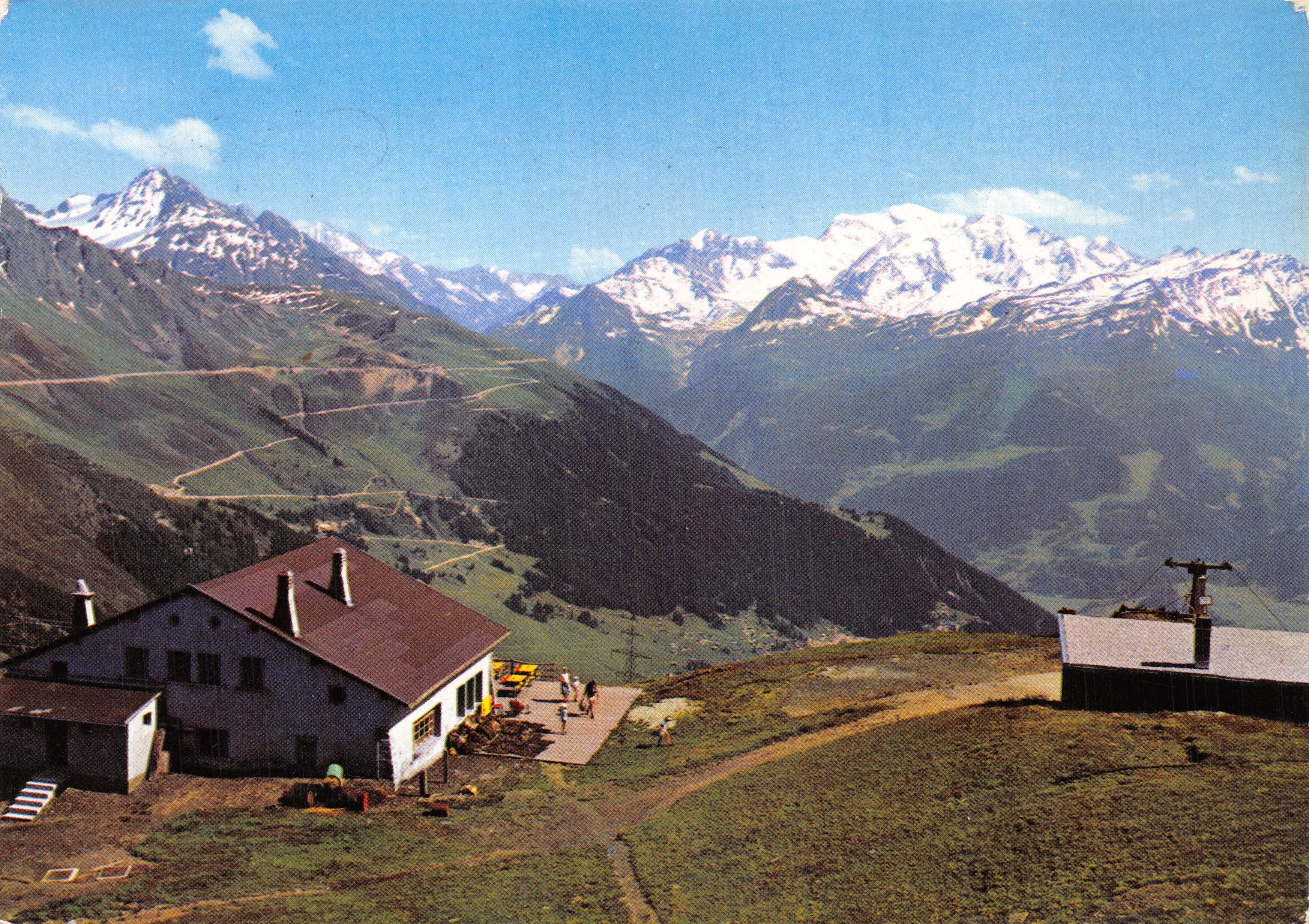 Verbier, restaurant de Savoisyres — au fond le Gd. Combin 4314 m. — Édition Martelly, n° 17010