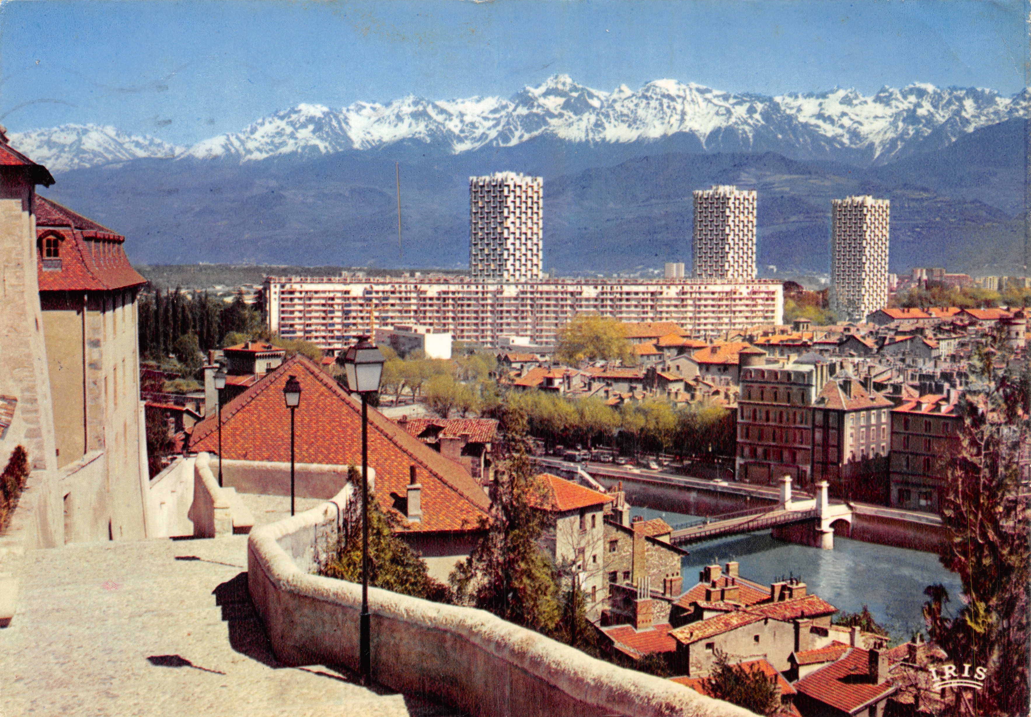 Grenoble — Vista general Cadena de Belledonne — Éditions IRIS