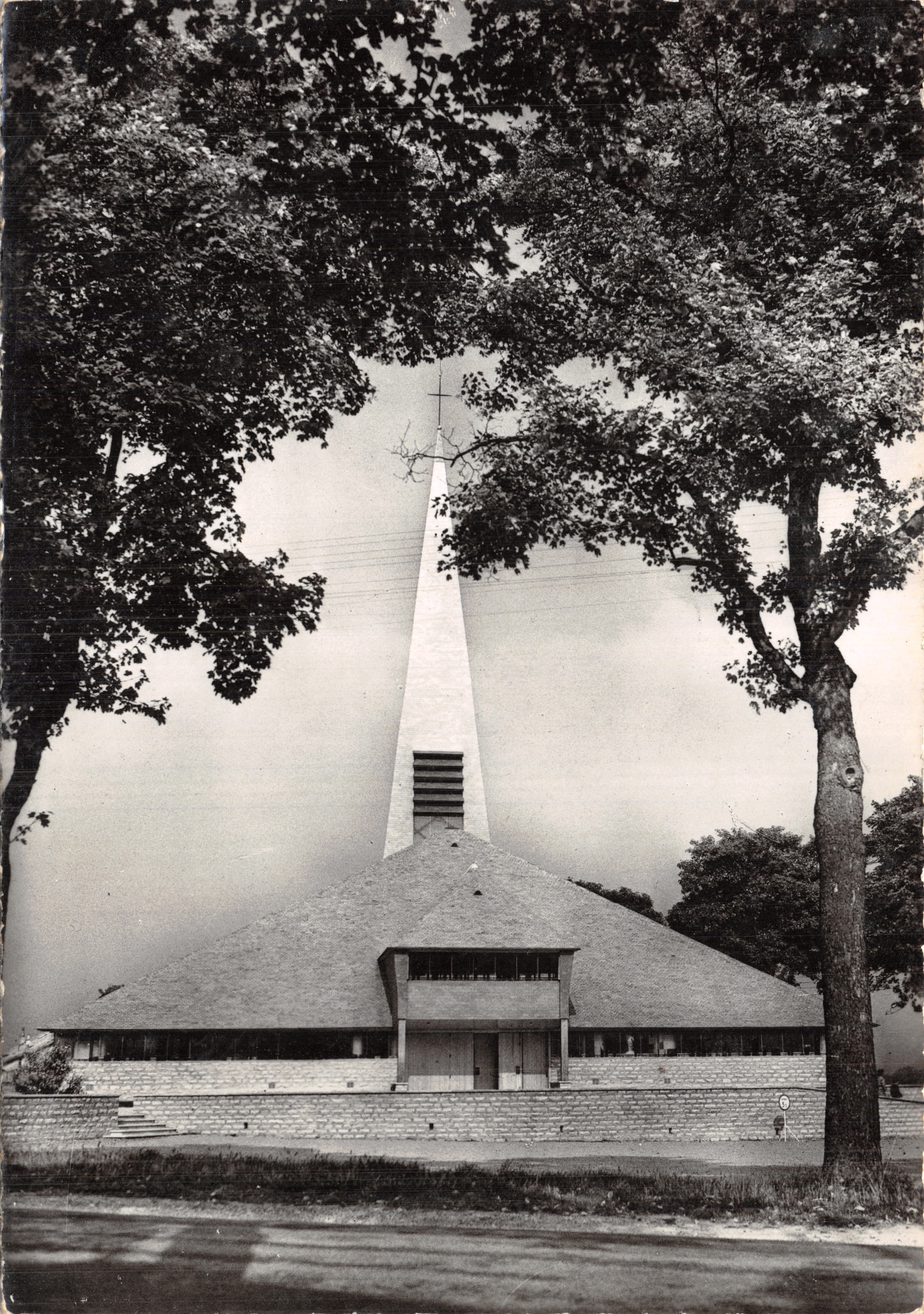 Fontaine-les-Gres (Aube) — Église Sainte-Agnès, architecture moderne — Combière Imp. Magon, Paris