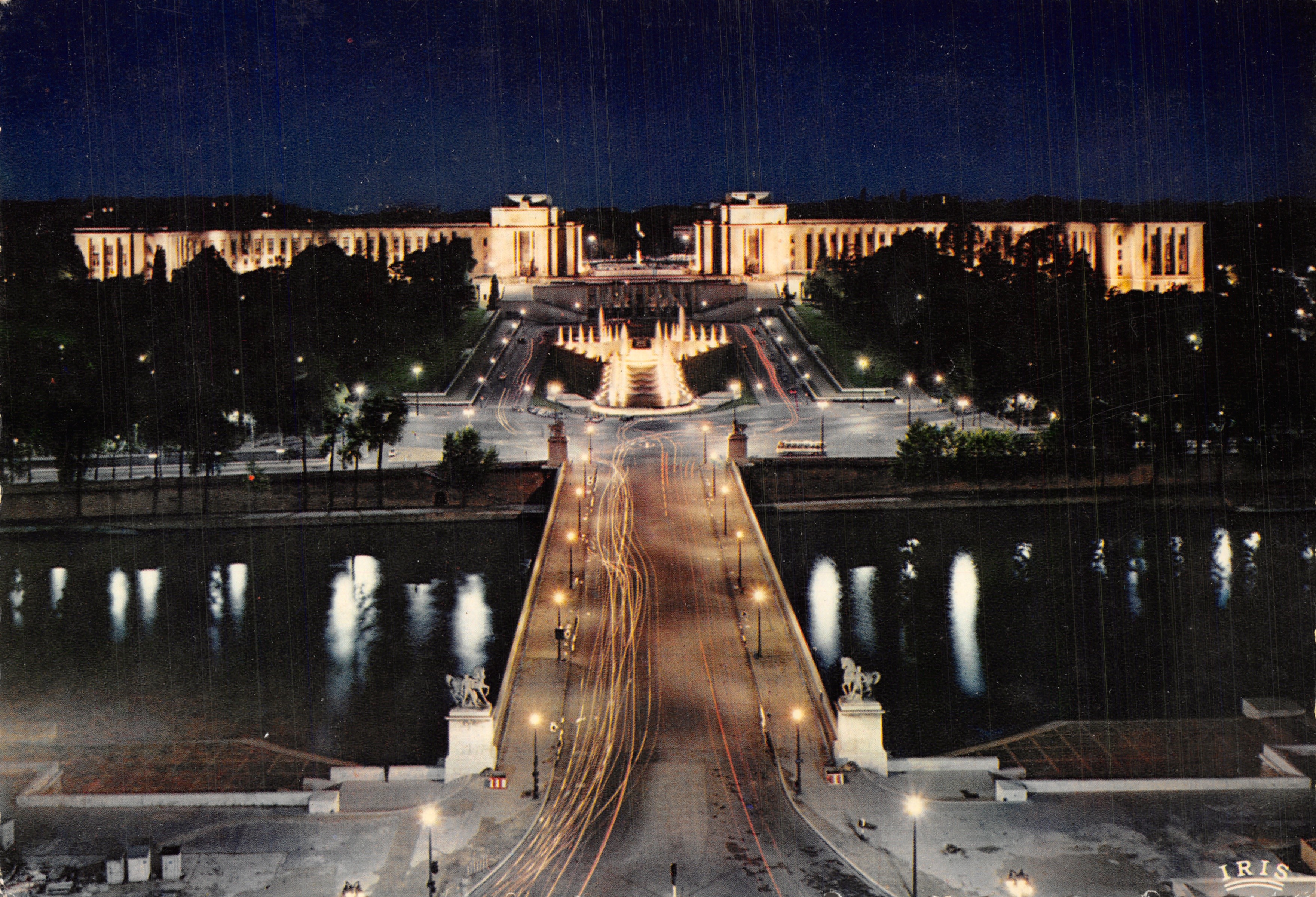 Paris - Le Palais de Chaillot illuminé — éditeur IRIS, n° 636