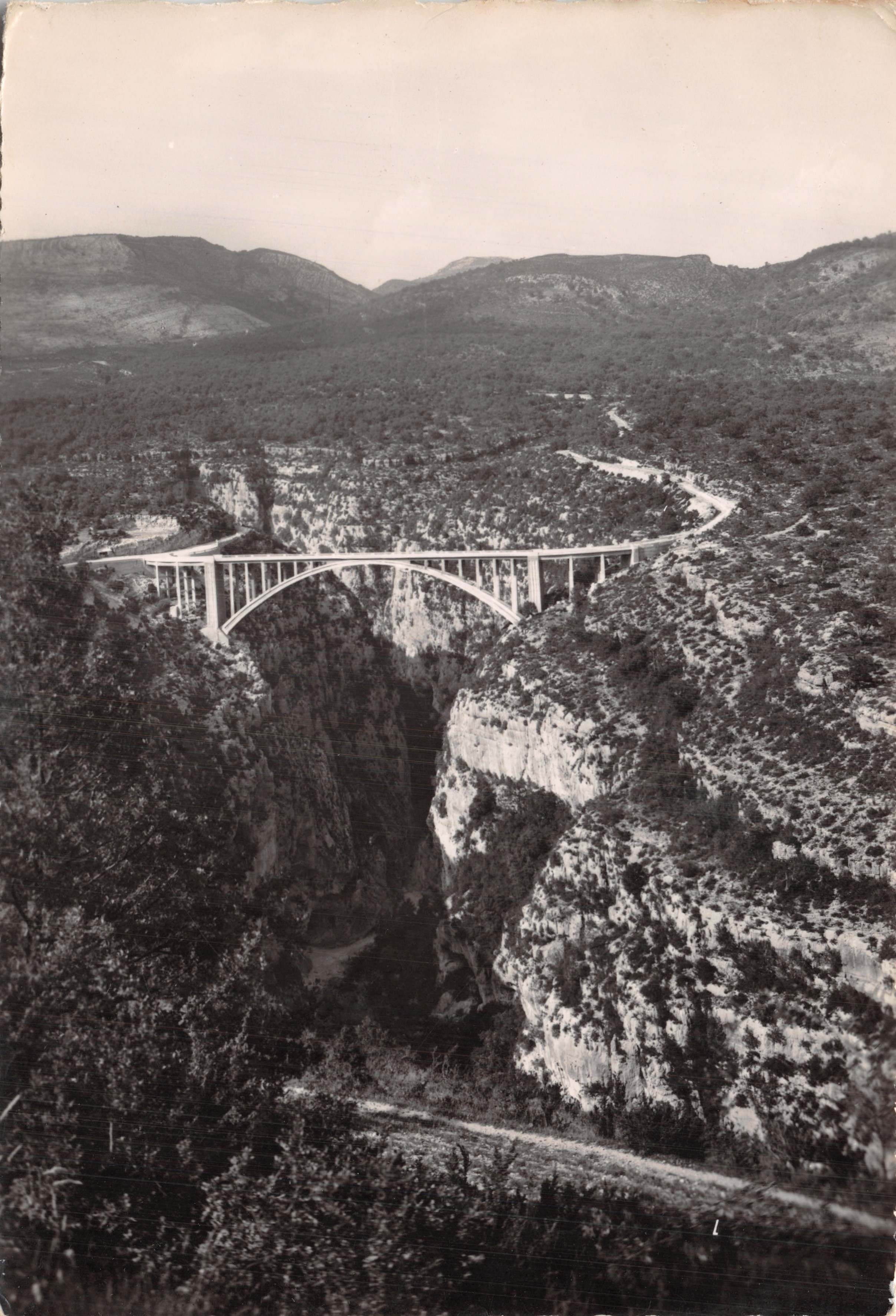 Gorges del Verdon — Ponte ad un solo arco di 175 m — Editore: La Cigogne, Monaco