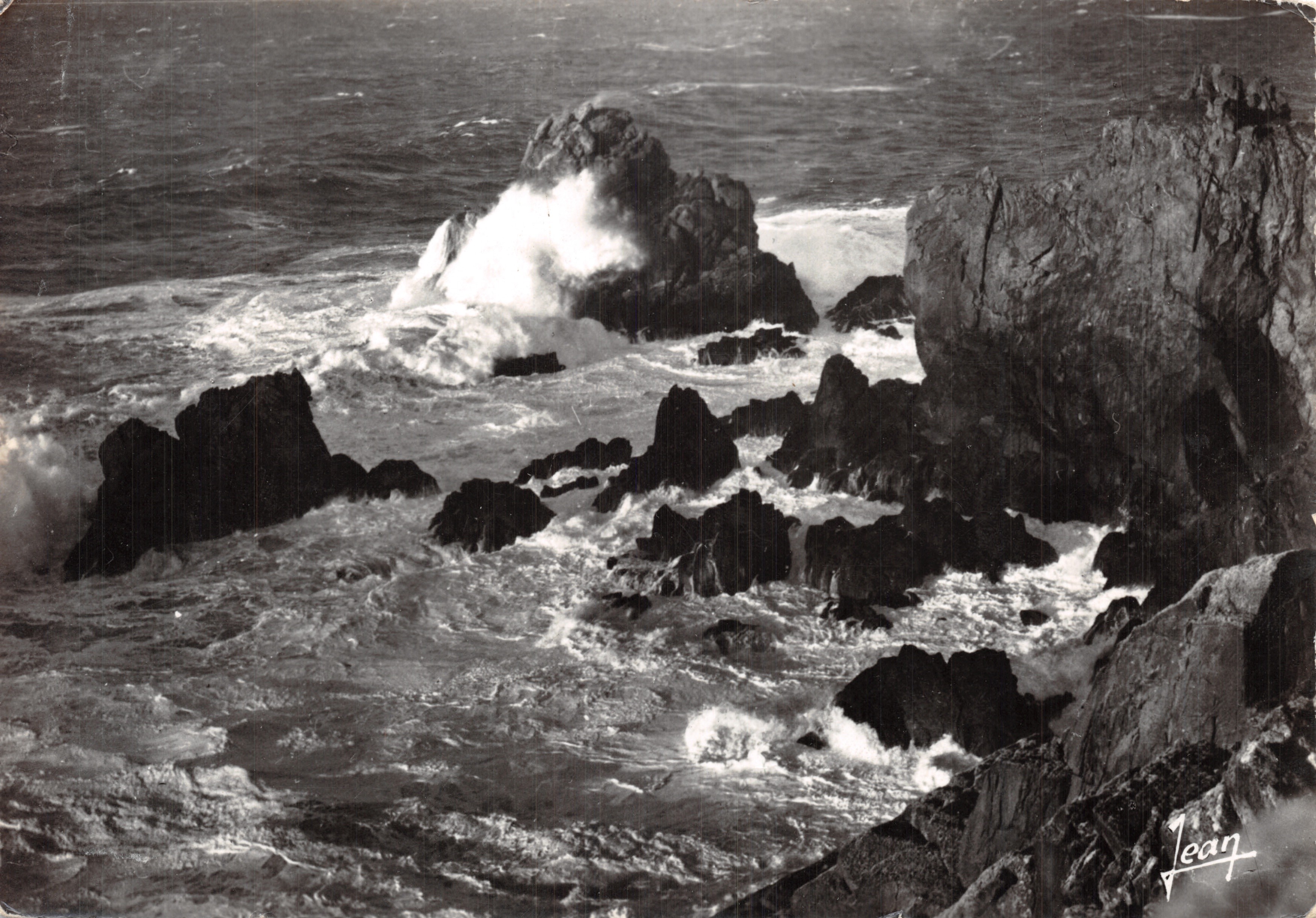 Los roquedos de la punta de Bretaña — vista de la costa rocosa con olas rompiendo — editor Les Editions du VAN, n.º 1279