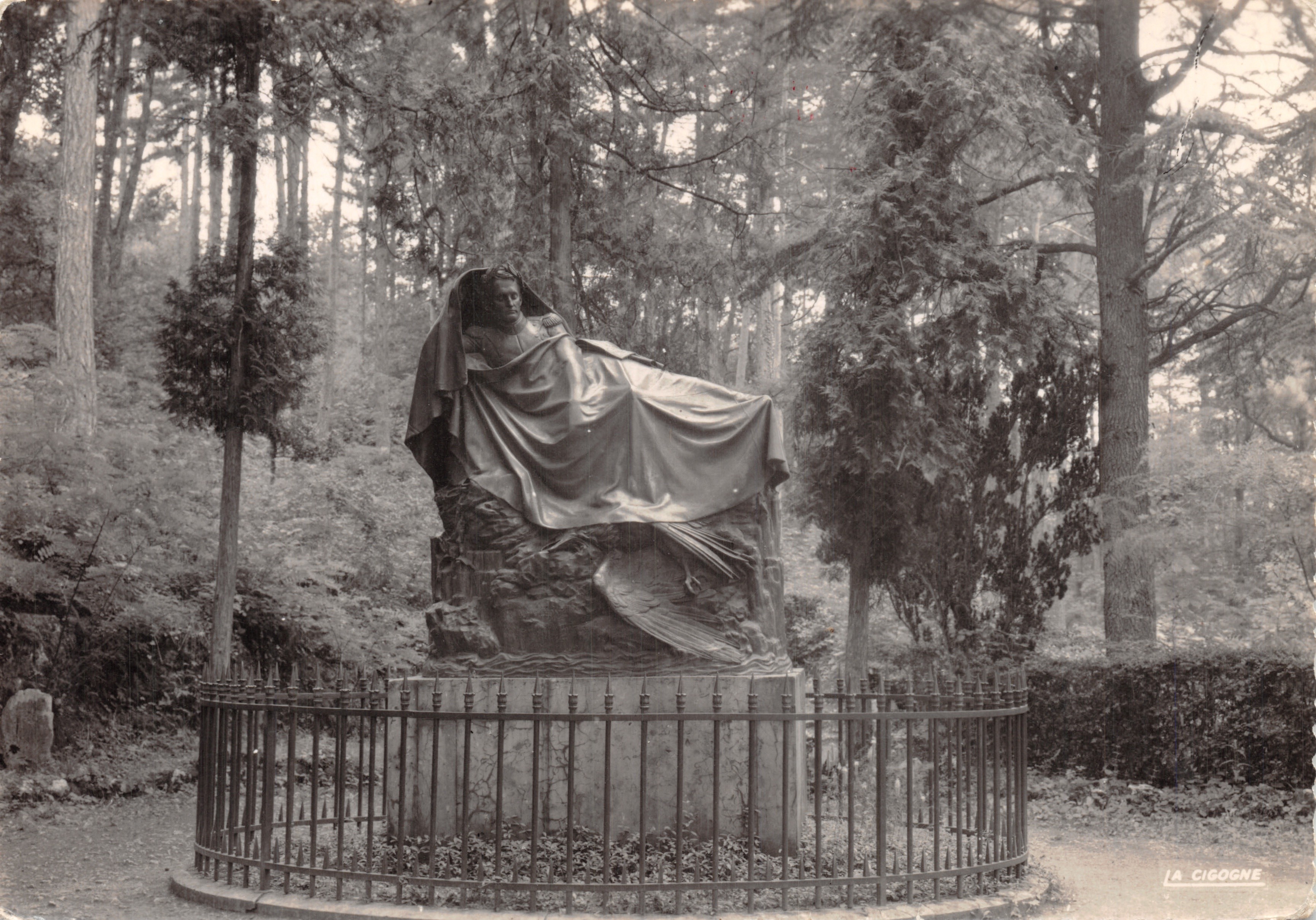 De wakening van Napoleon — beeld in een bosachtige park — uitgever LA CIGOGNE