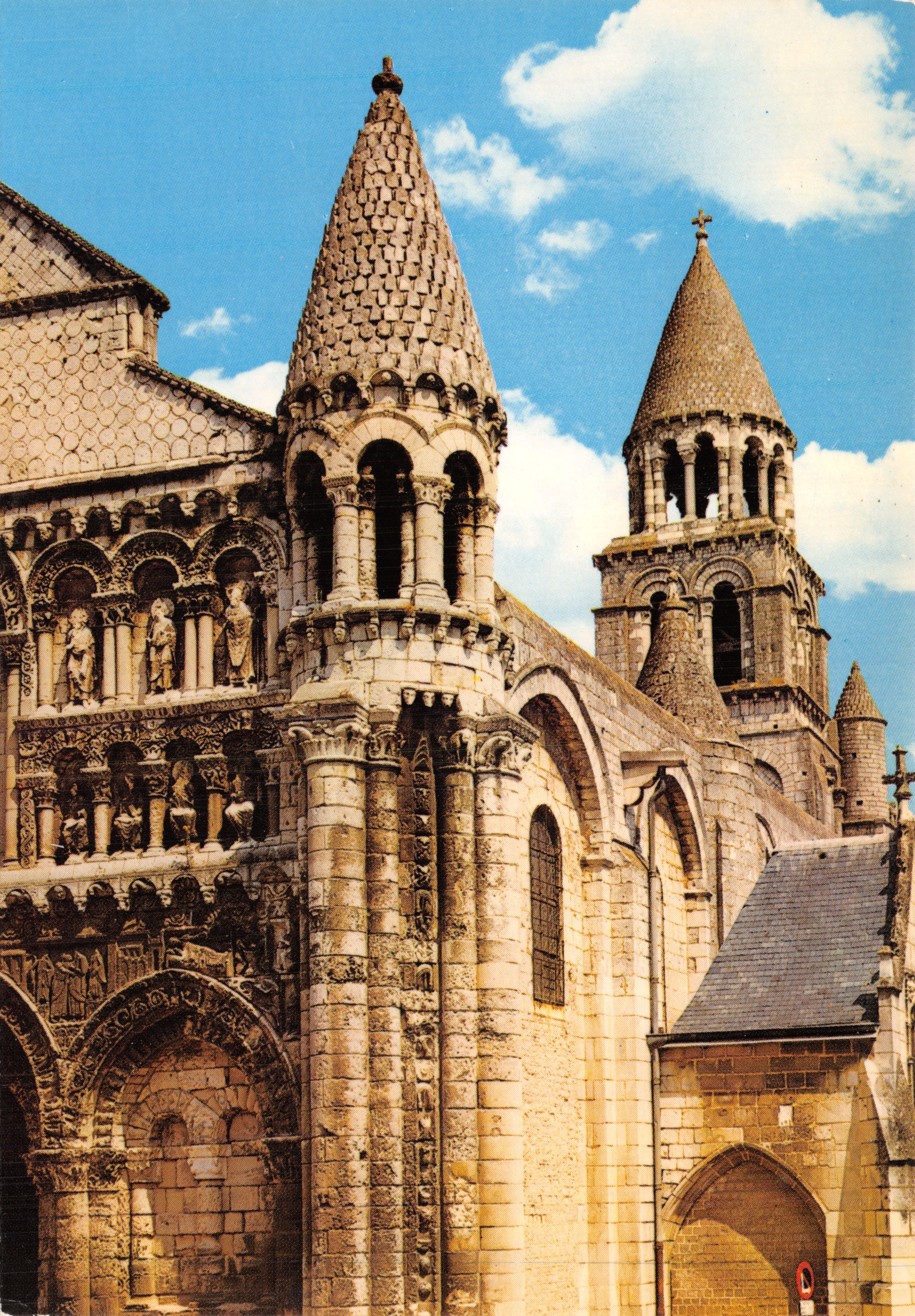 Poitiers — Notre-Dame-la-Grande, lato sud, muro romano e campanile — Éditions Gaud, Moisenay