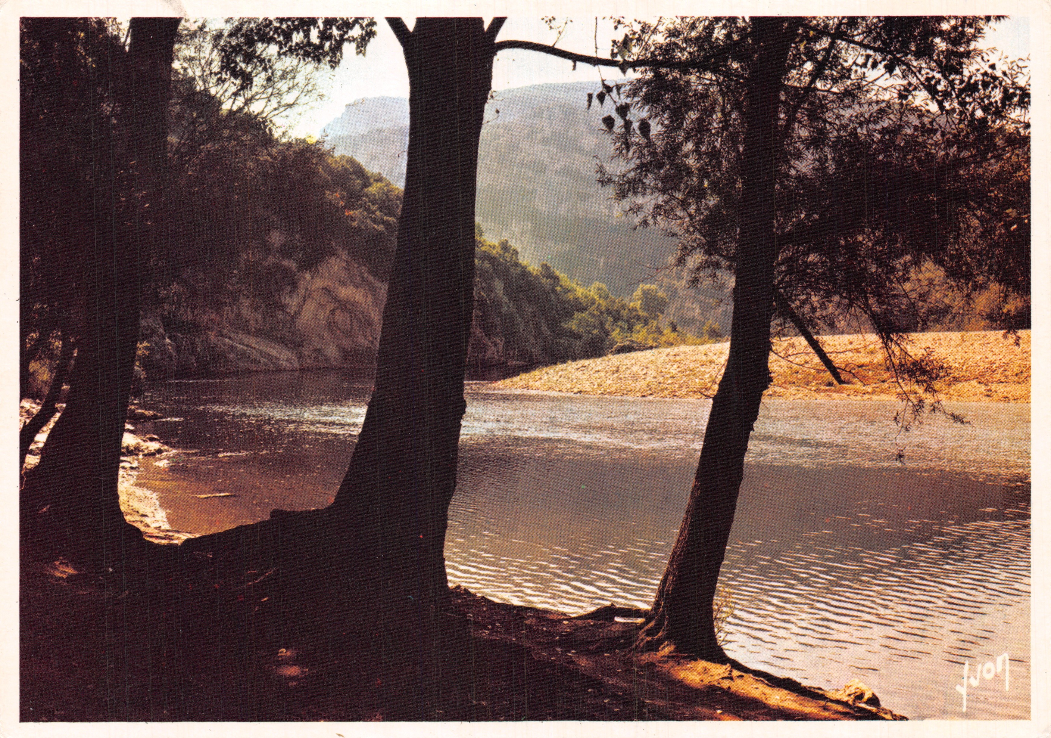 Gorges de la Ardeche — La Playa de Pont-d'Arc al atardecer — editor S.P.A.D.E.M. n.º 0014