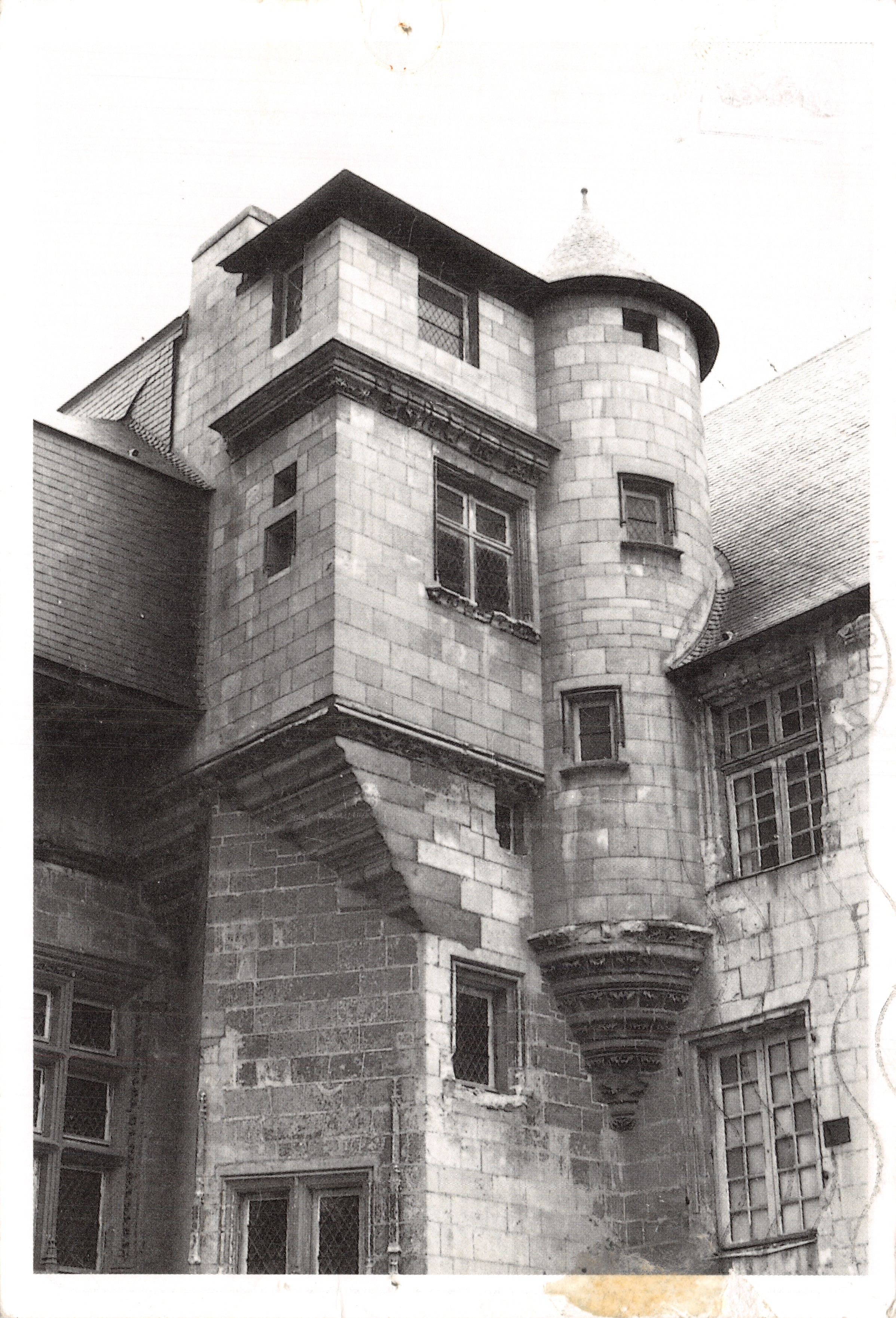 Kasteel La Psallette — uitzicht op de ronde toren en hoek — Editions Miegeville Déleville