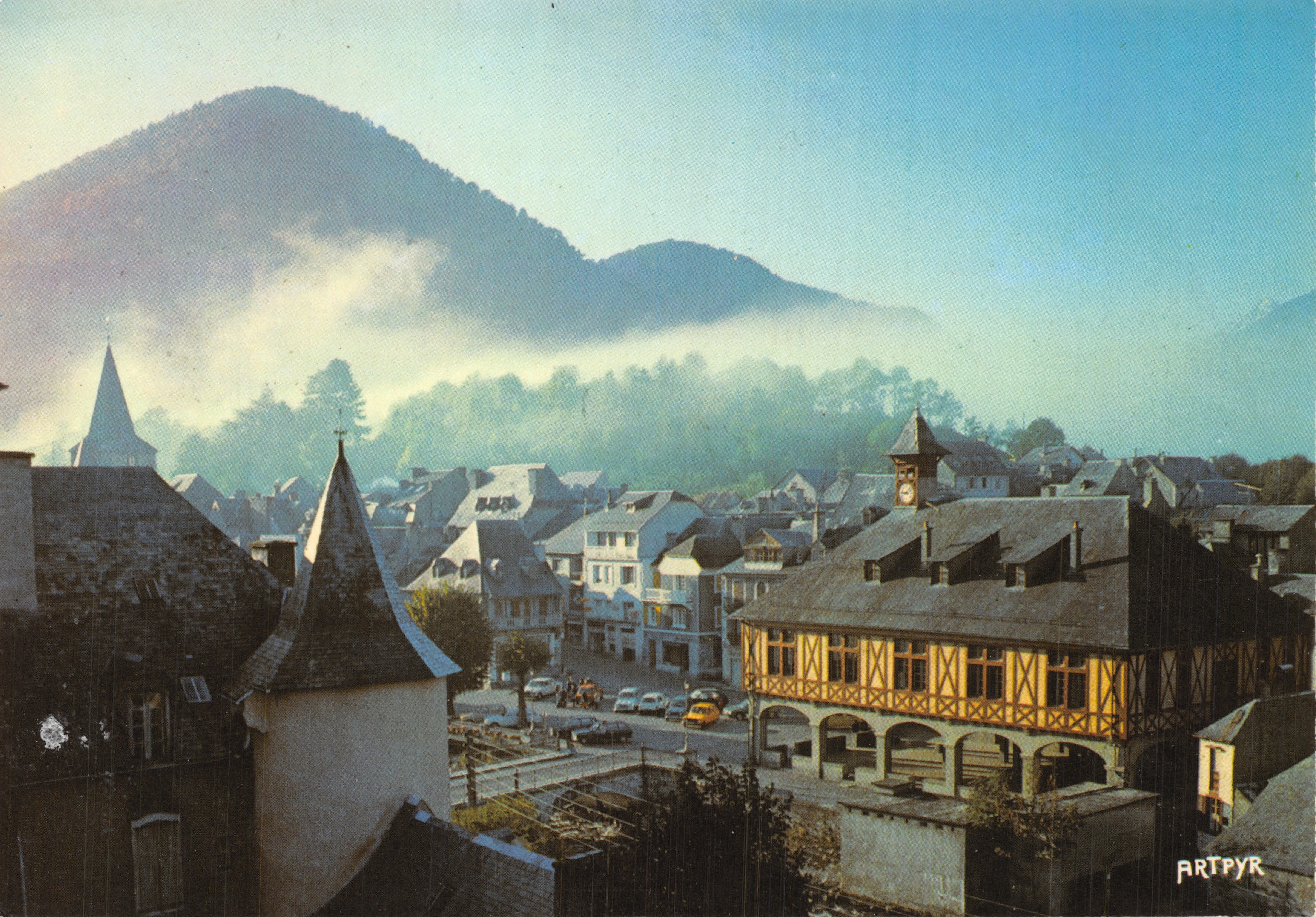 Arreau — Vista general y el Ayuntamiento — Ediciones ARTPYR