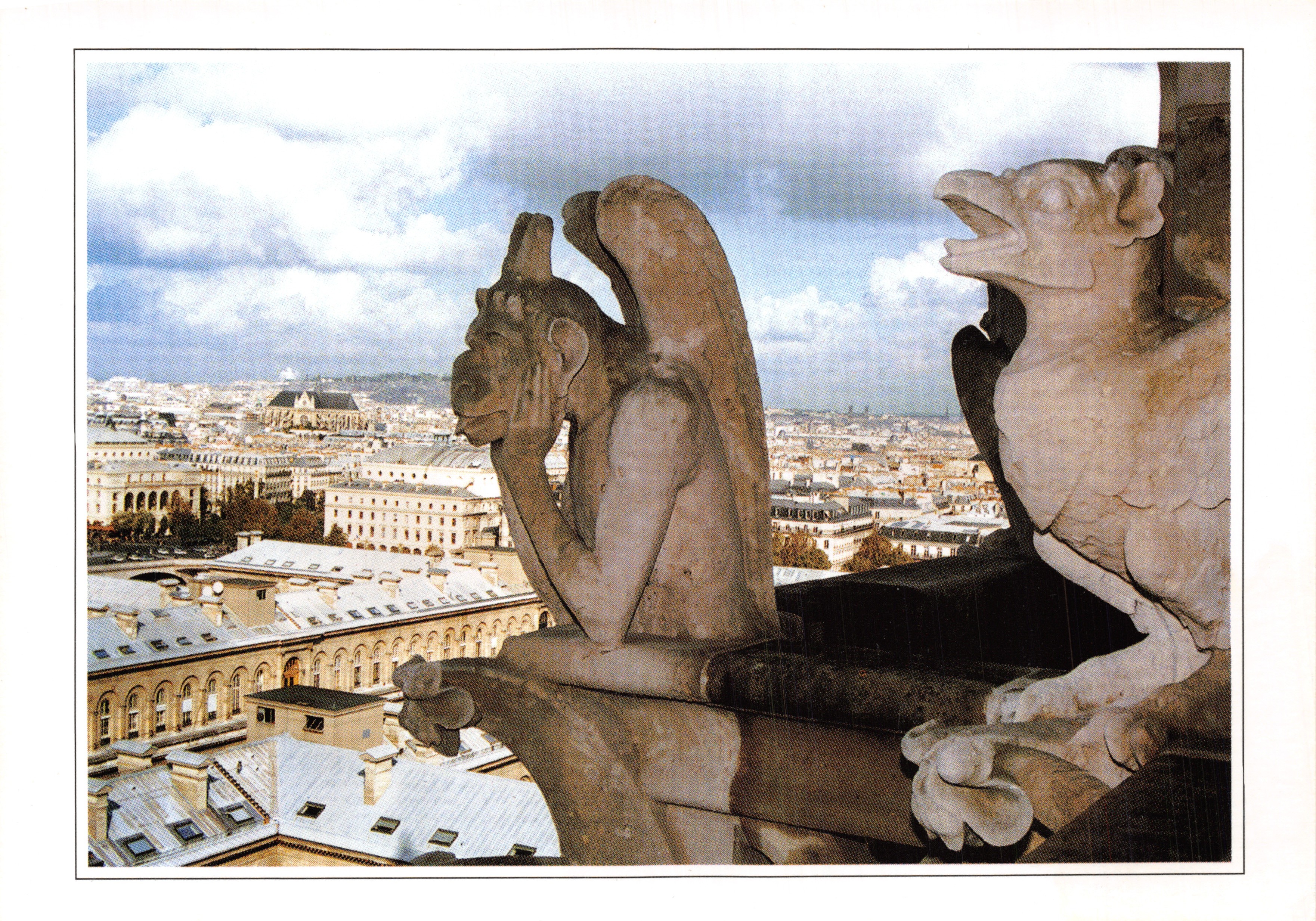Garguillas de Notre-Dame de París — vista de París — Foto Antonio Carrara © 2001, edición PROMOPHOT-01.48.14.82.10