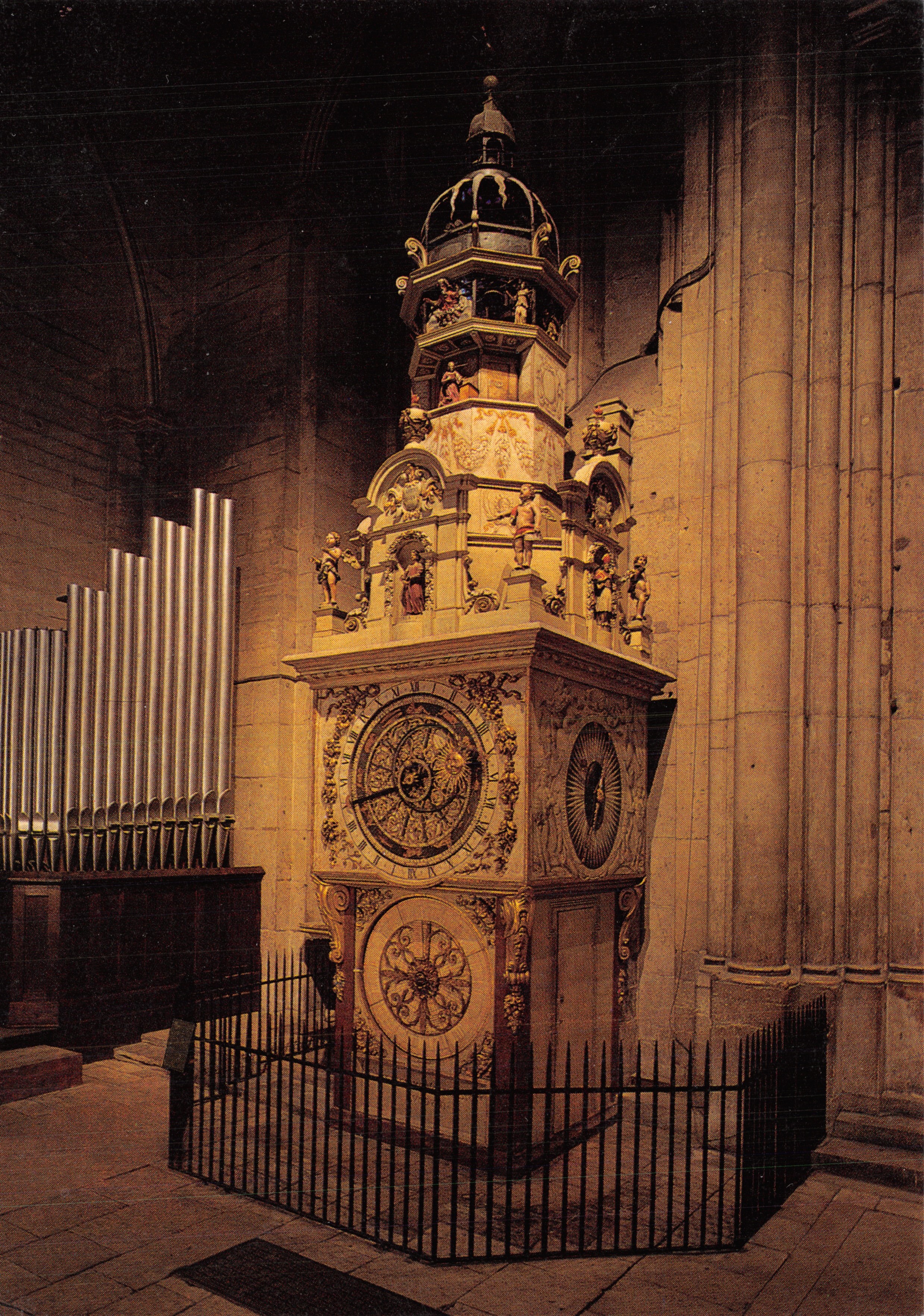 Lyon - Primatiale Saint-Jean — De astronomische klok. Foto Guillier-Lescuyer, Drukkerij Lescuyer Lyon