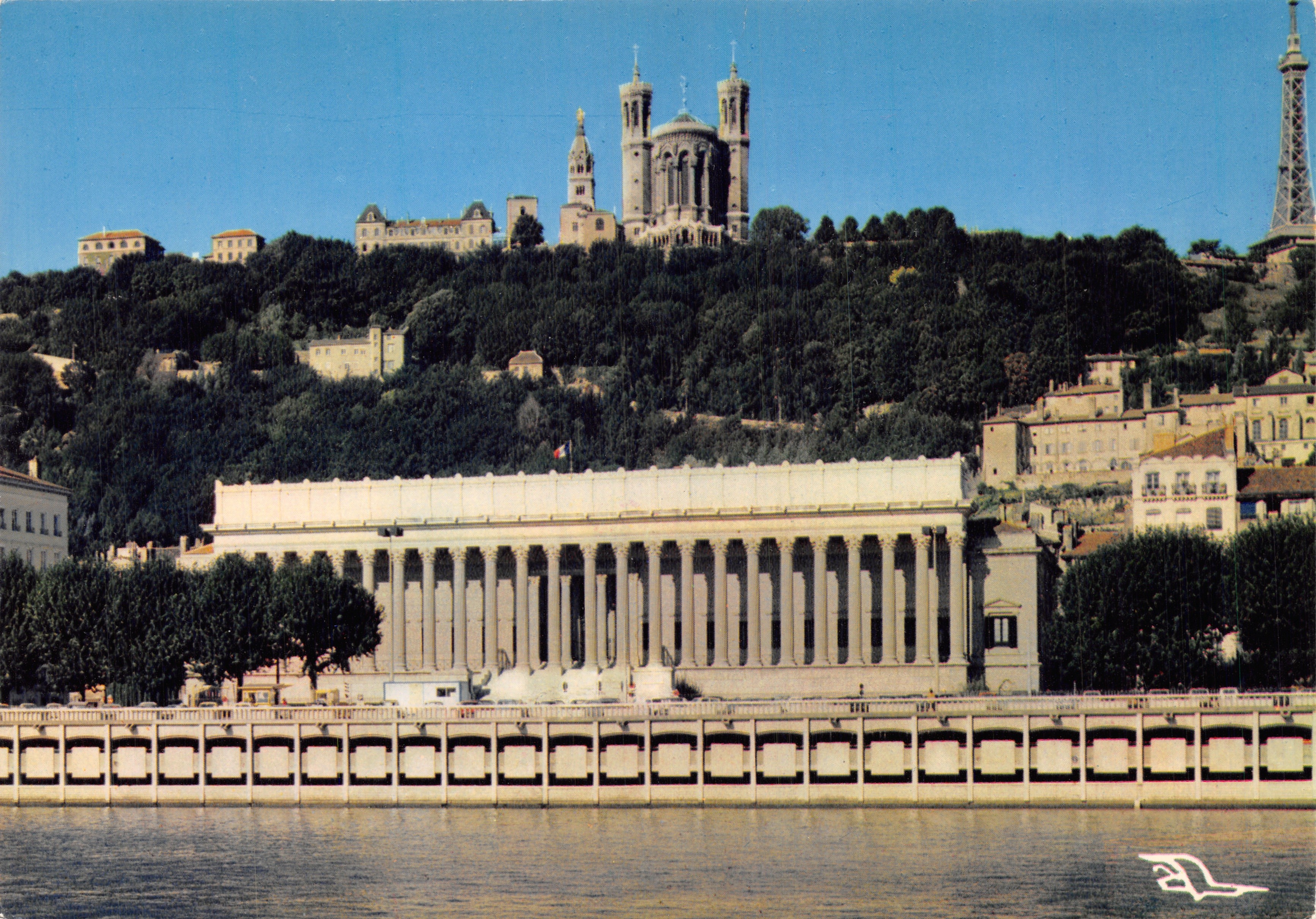 Lyon — Palacio de Justicia y Basílica Notre-Dame de Fourvière — Éditions CIGOGNE