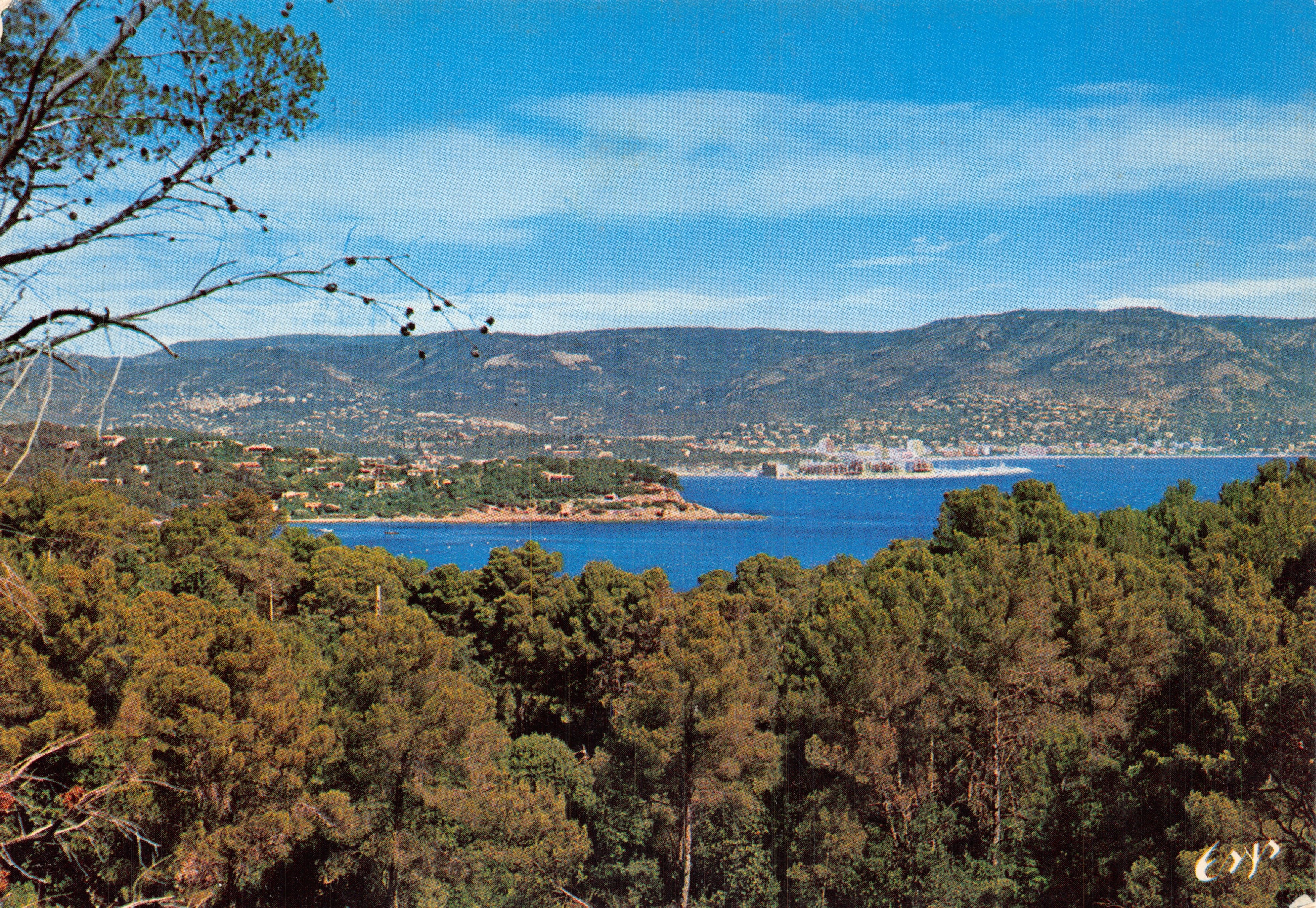 Vue du Cap du Gaou et du Port de Bormes-Les-Mimosas — Le Cap Bénat — Éditions Agucador, Nice