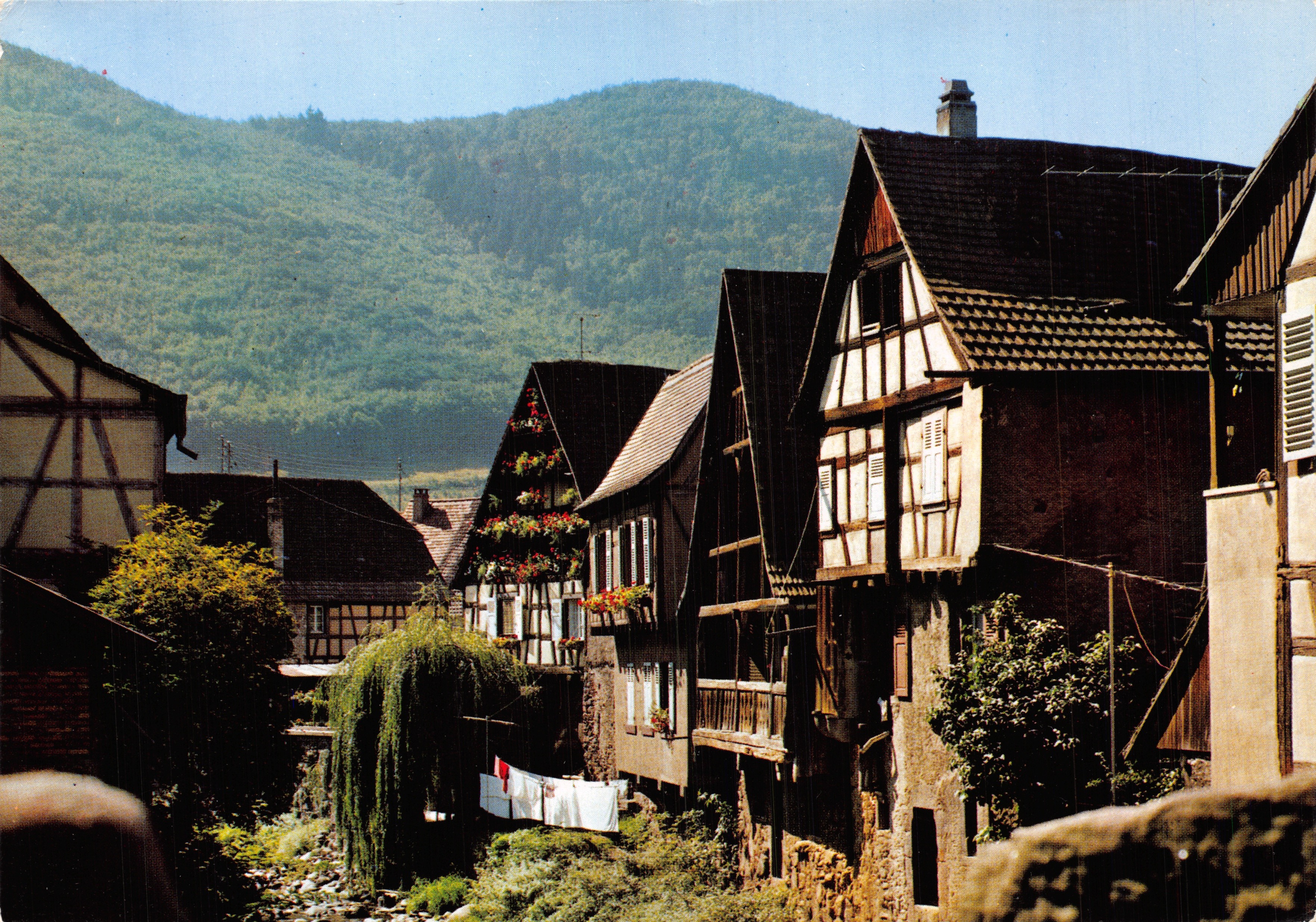Los Muros — pueblo alemán con casas de madera — Éditions Drüssel