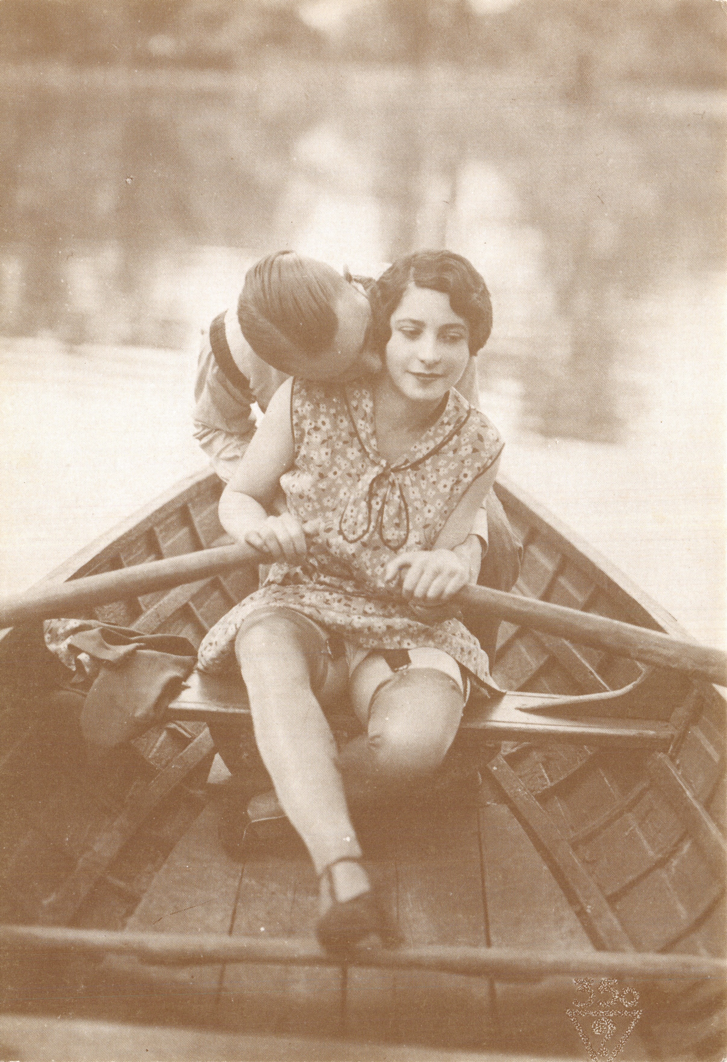 Dos jóvenes en una barca — escena romántica — editor Weber, modelo 52