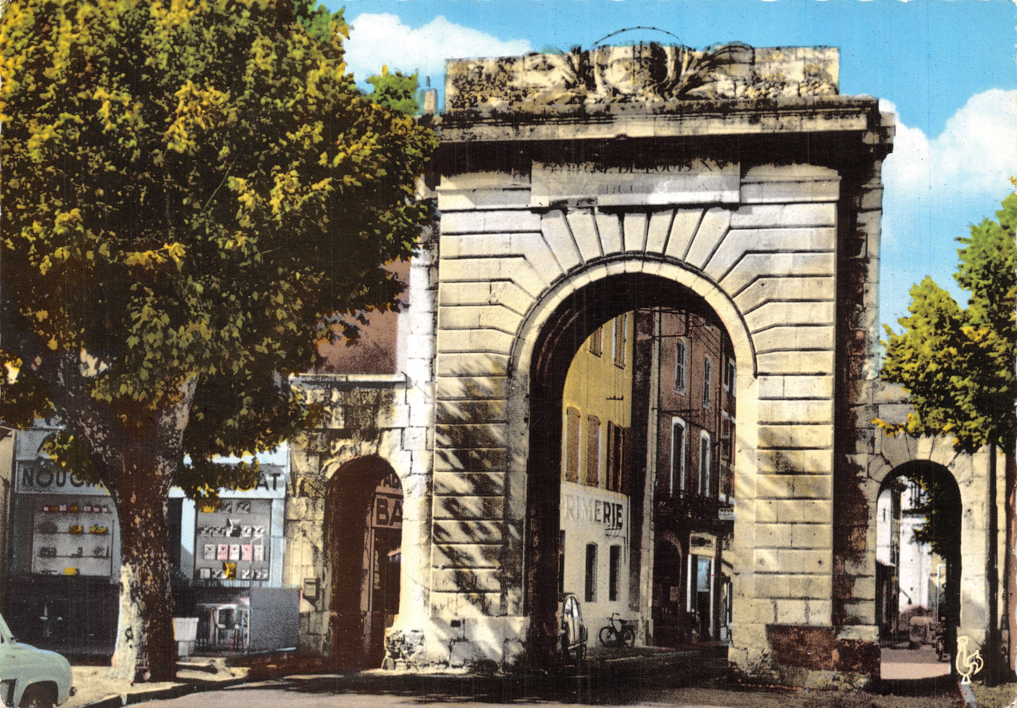 Poort Saint-Martin — steenmonument met centrale boog en twee bijbehorende boogjes — uitgever LES TIRAGES MODERNES, 5bis Rue du Louvre, PARIS