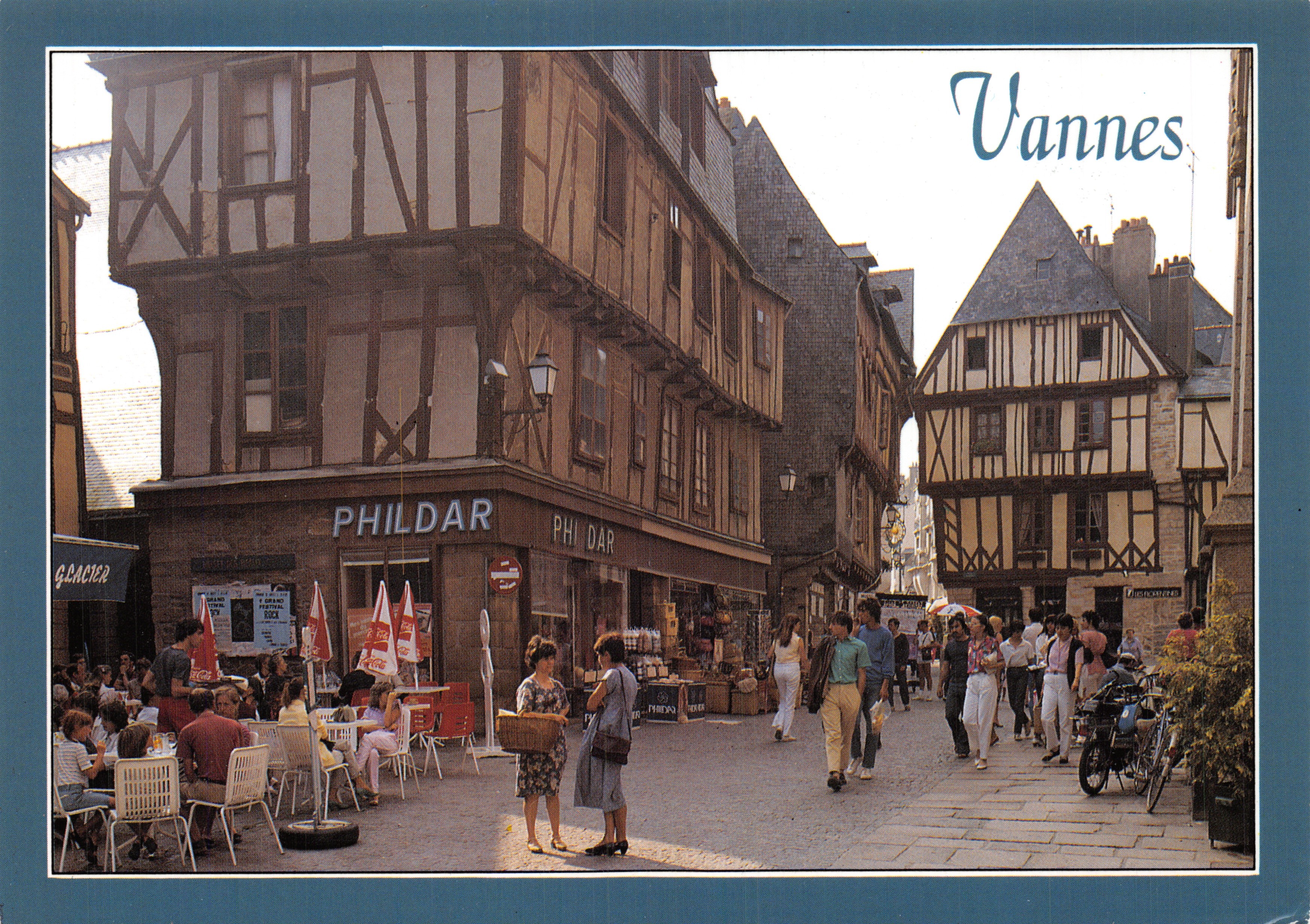 Vannes — calle peatonal frente a la catedral — PHILDAR