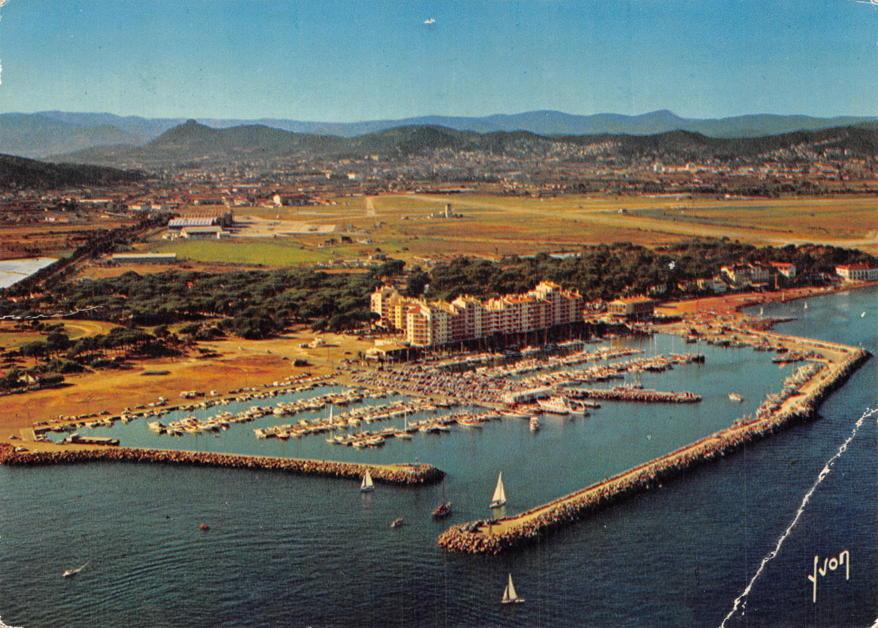Il porto di Hyères — vista aerea con marina e aeroporto — Éditions d'Art Arcueil
