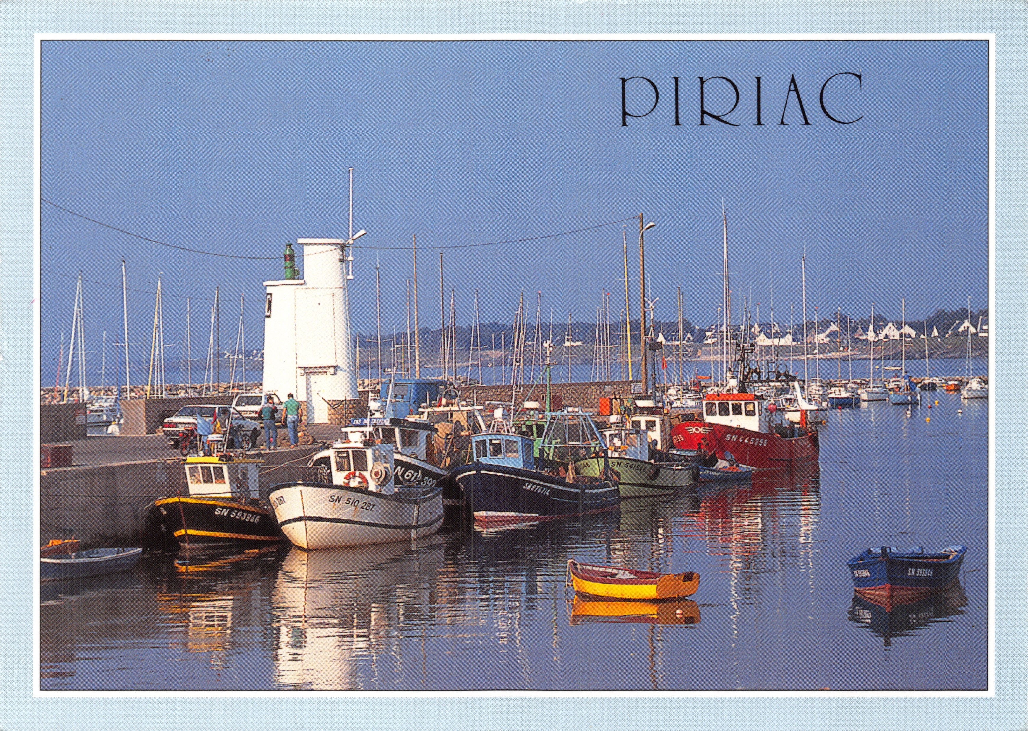 Piriac — porto da pesca con faro — editore LA BRETAGNE EN COULEUR, n. 4.6106