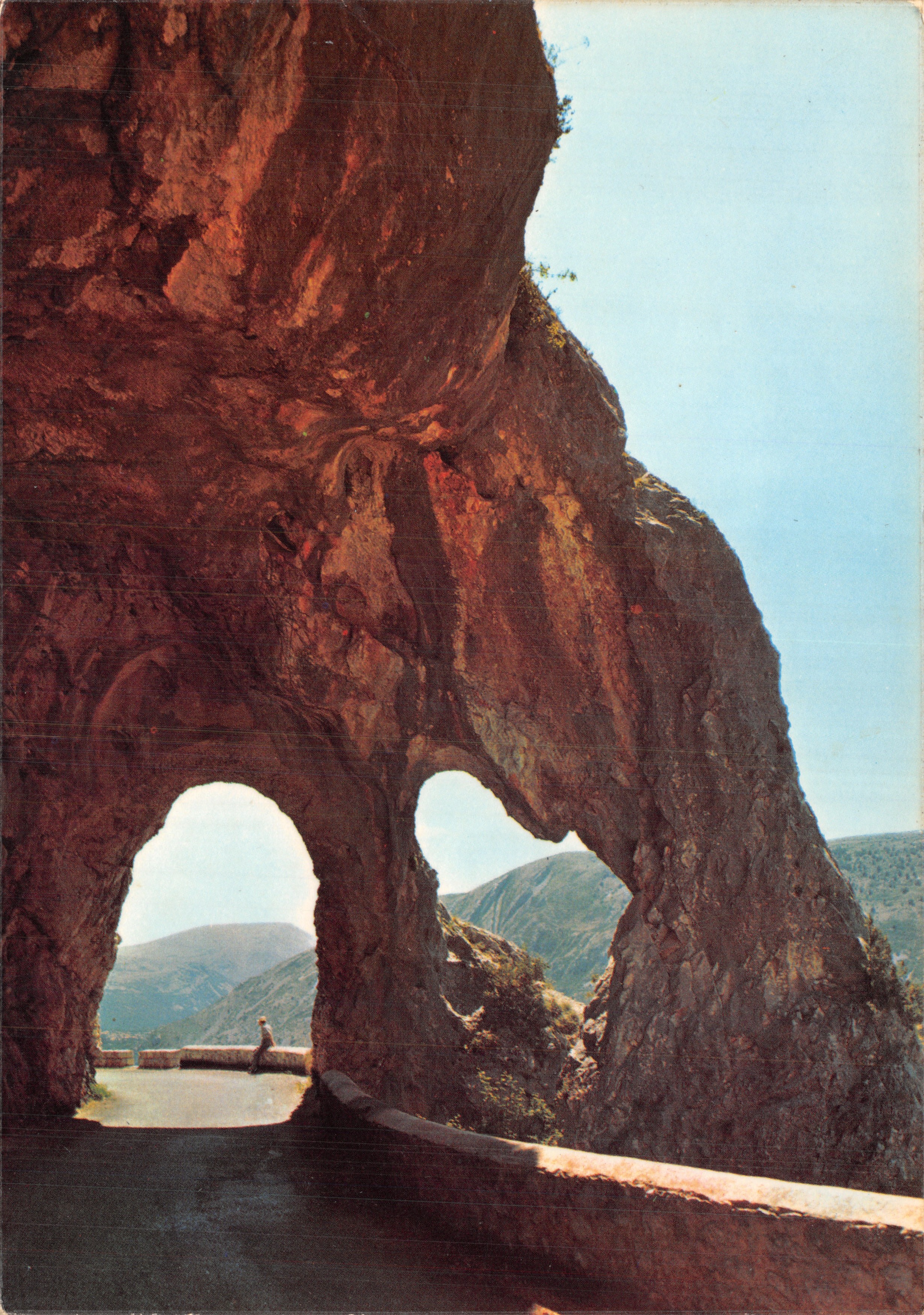 Strada di Gréolières — due archi naturali scolpiti nella roccia — Edizione Y.P.A. Nice