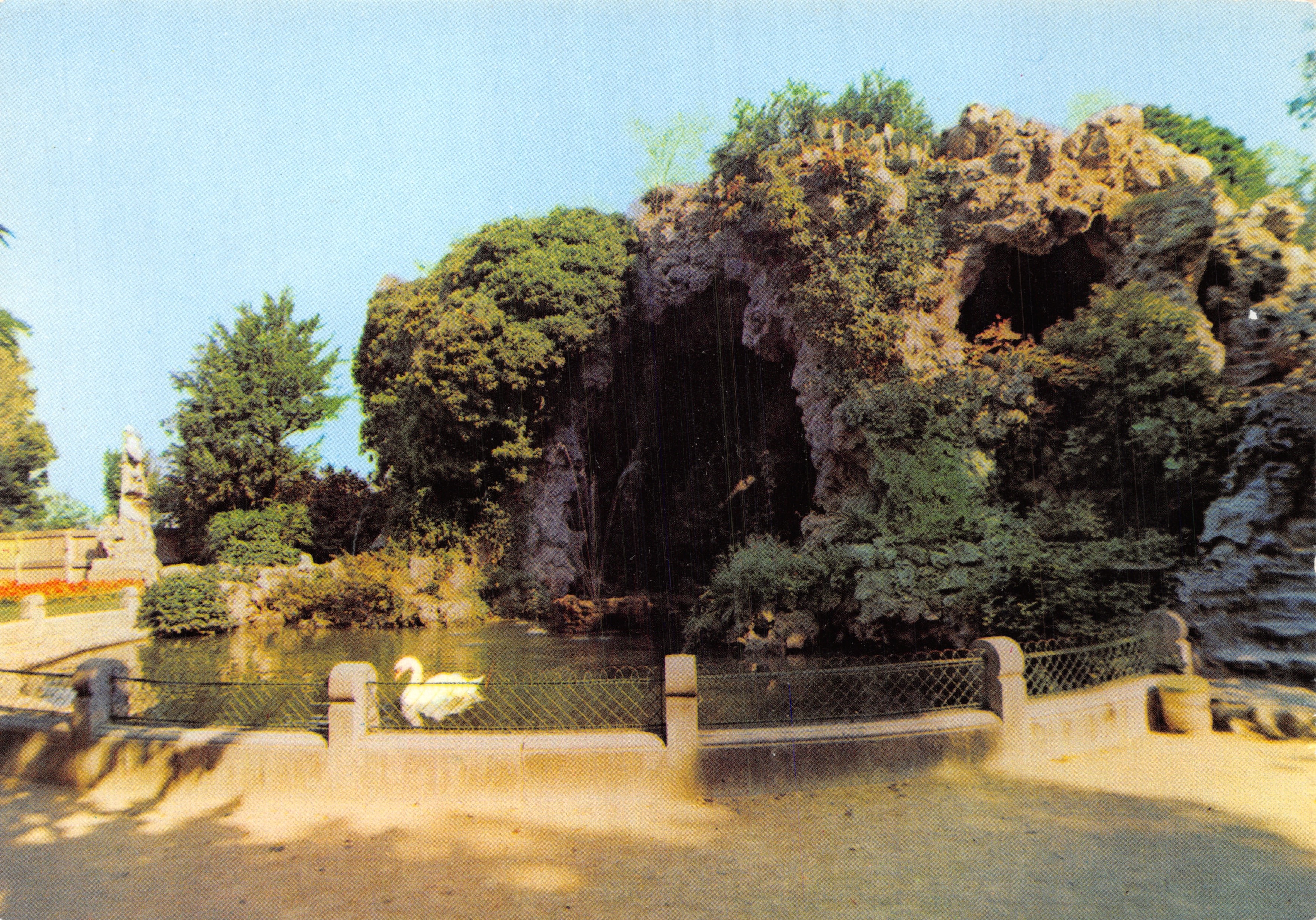 La cueva del roquedal de los Doms — escena de jardín con cisne — editor GEORGES ROUX, Avignon