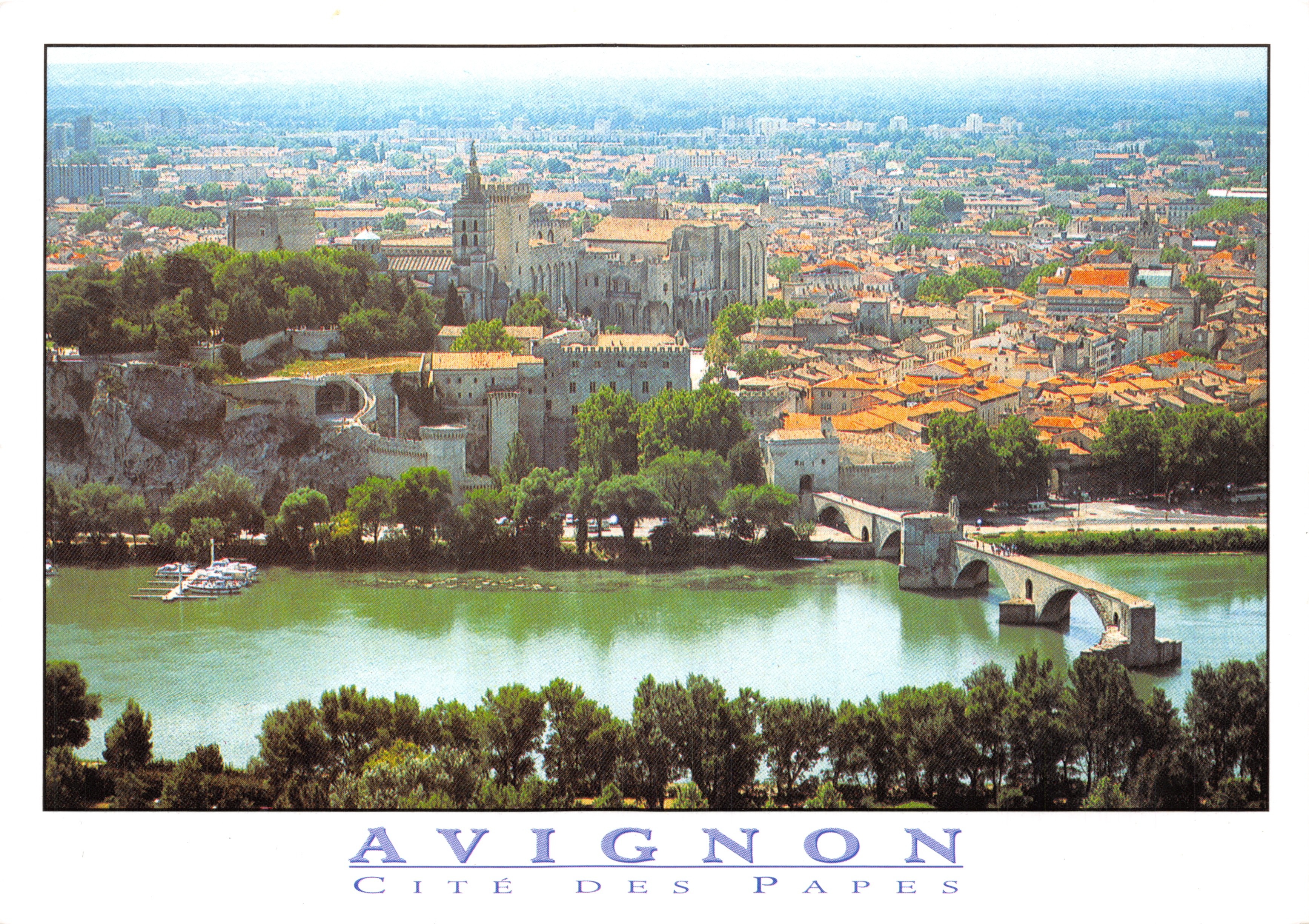 Avignon — vista aerea della città dei papi con il ponte e la cattedrale — editore Sté PEC